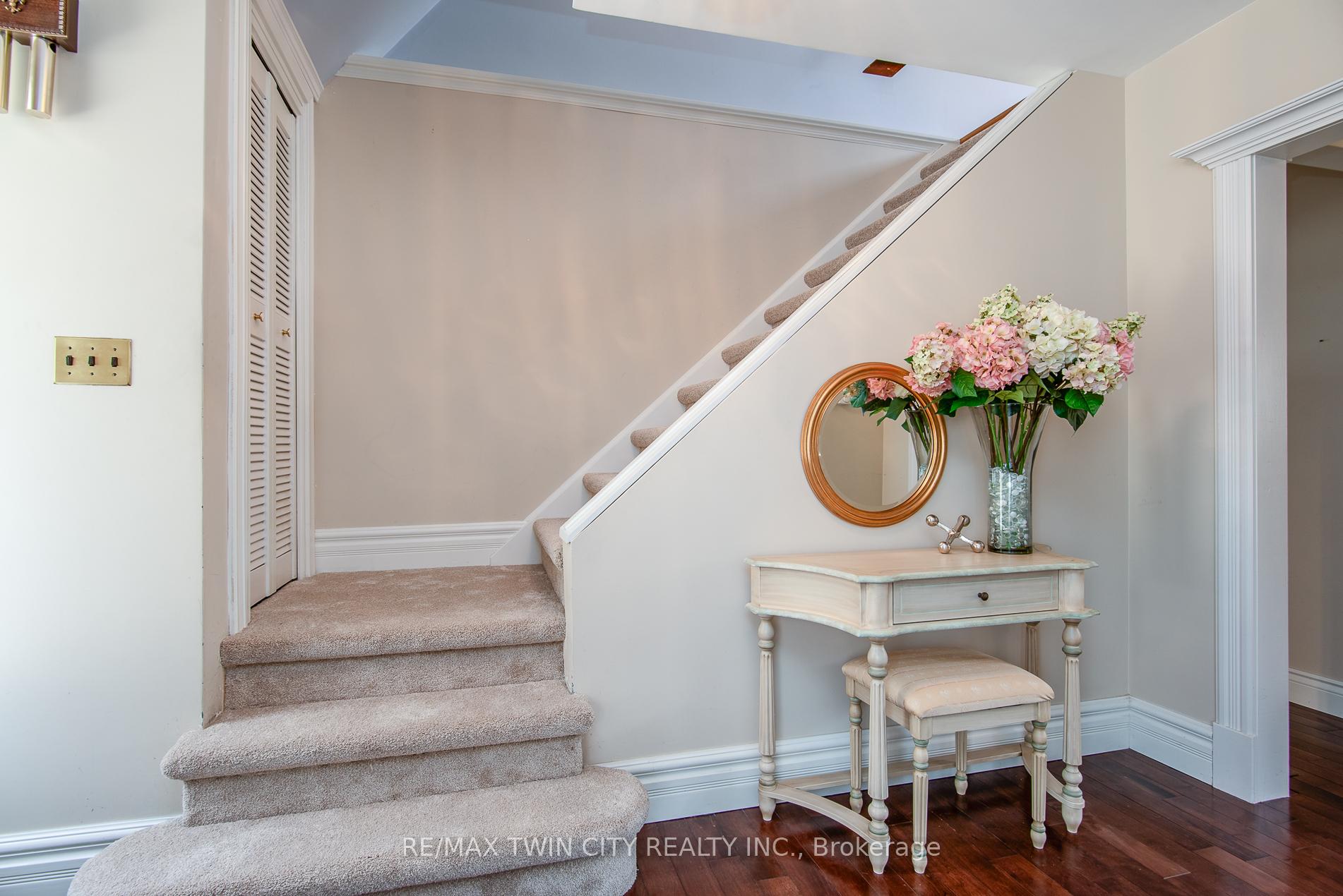 Photo 5 of 31 Carwood Crescent, Kitchener, Rockway — HOMEH