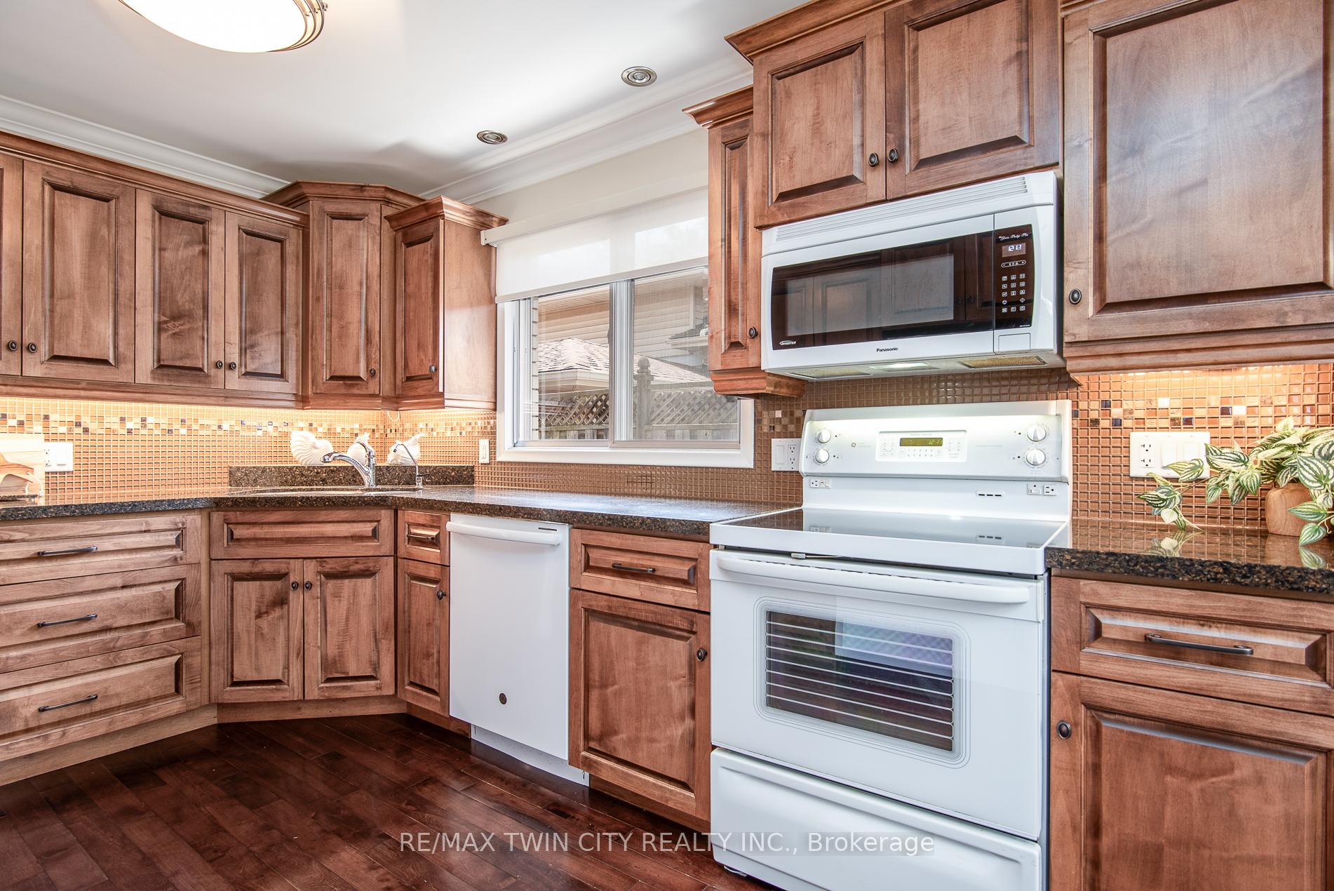 Photo 7 of 31 Carwood Crescent, Kitchener, Rockway — HOMEH