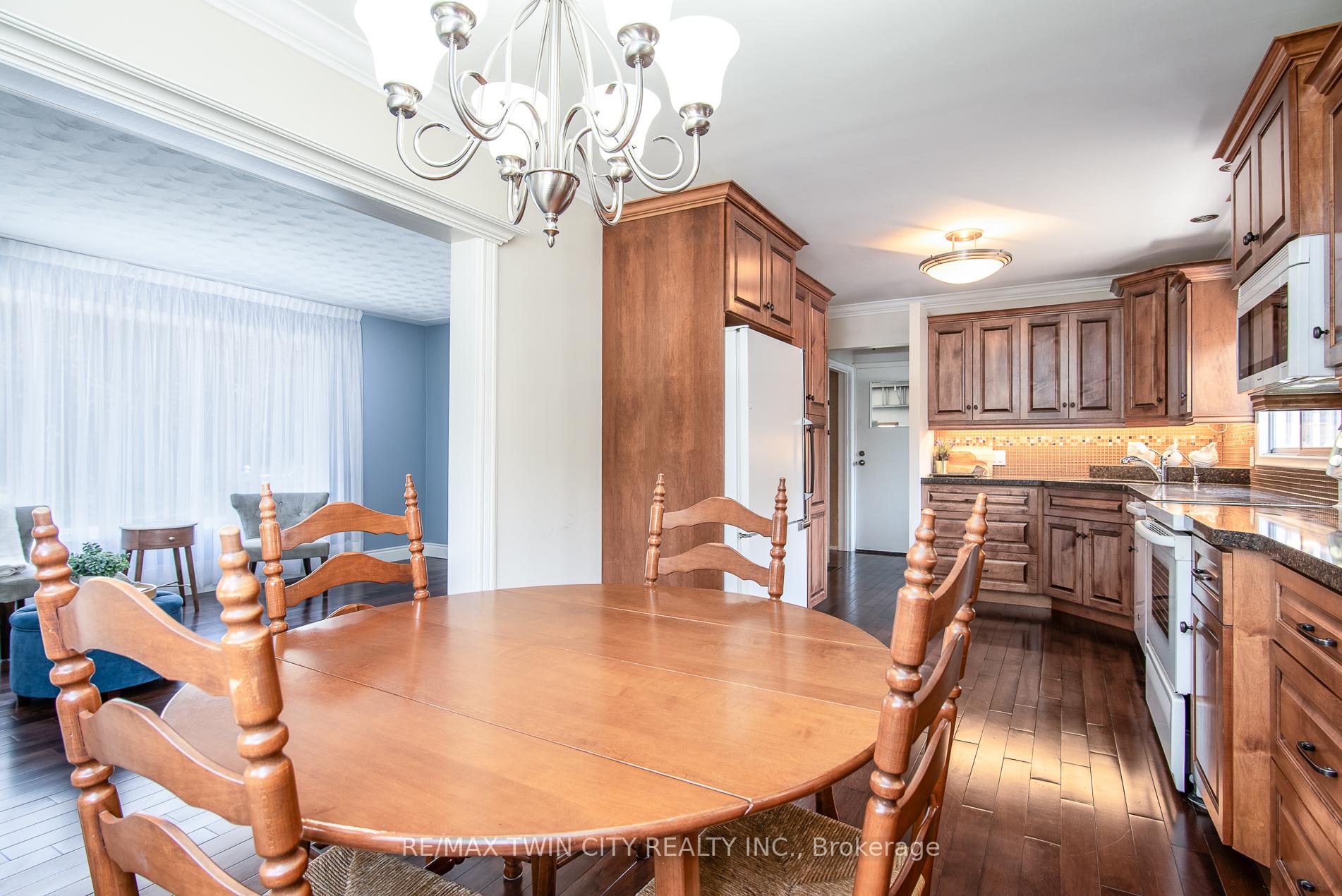 Photo 12 of 31 Carwood Crescent, Kitchener, Rockway — HOMEH
