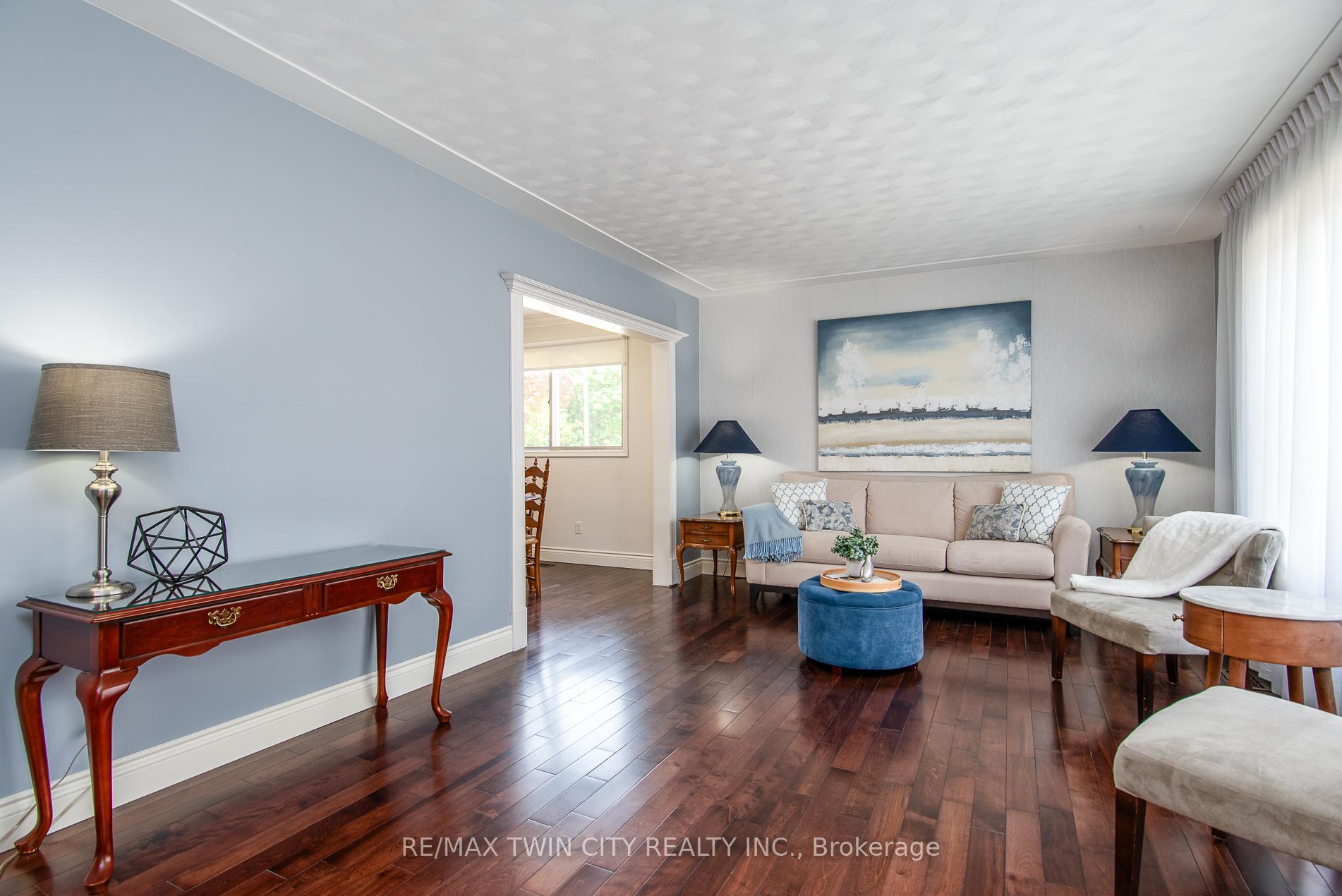 Photo 15 of 31 Carwood Crescent, Kitchener, Rockway — HOMEH