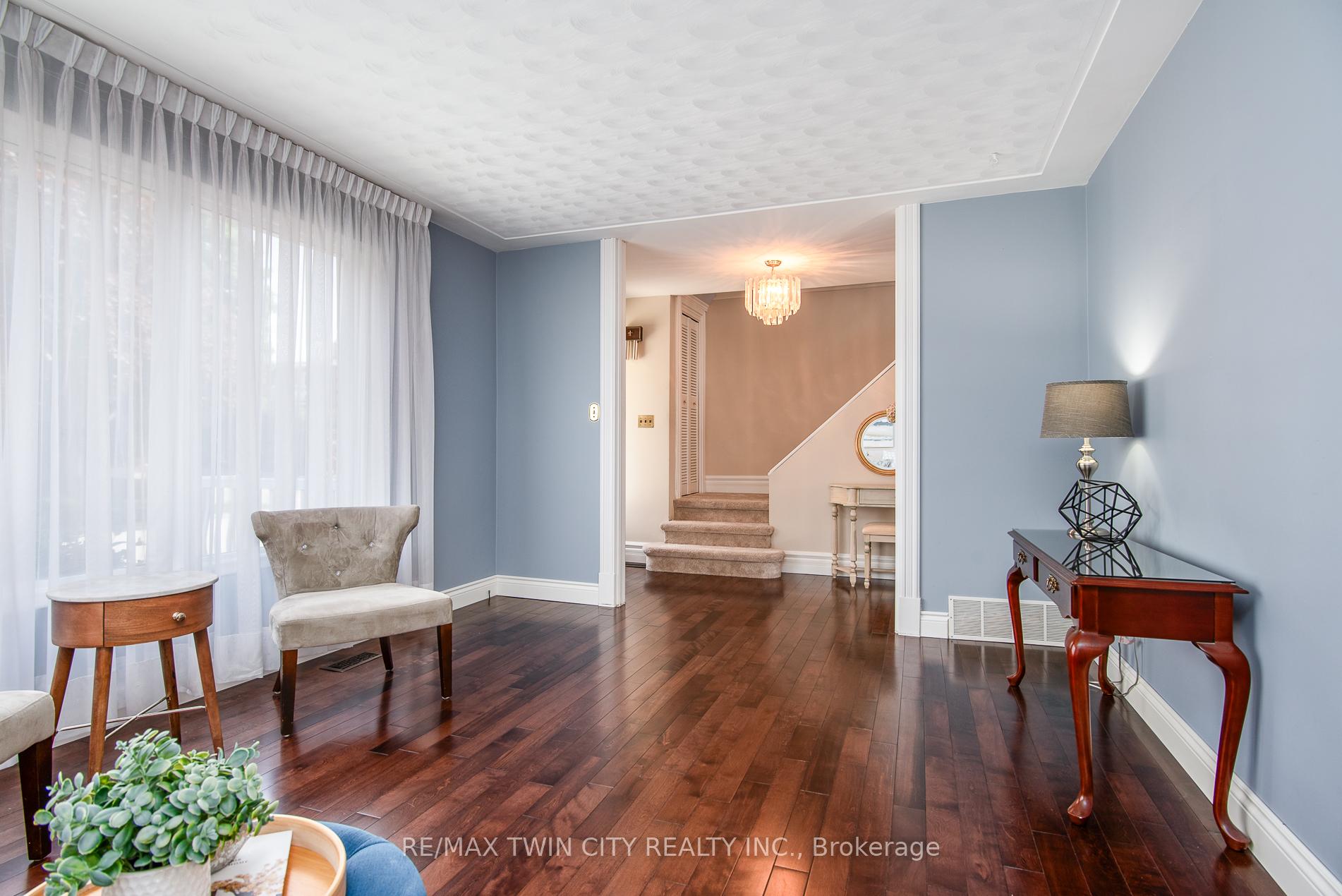 Photo 17 of 31 Carwood Crescent, Kitchener, Rockway — HOMEH