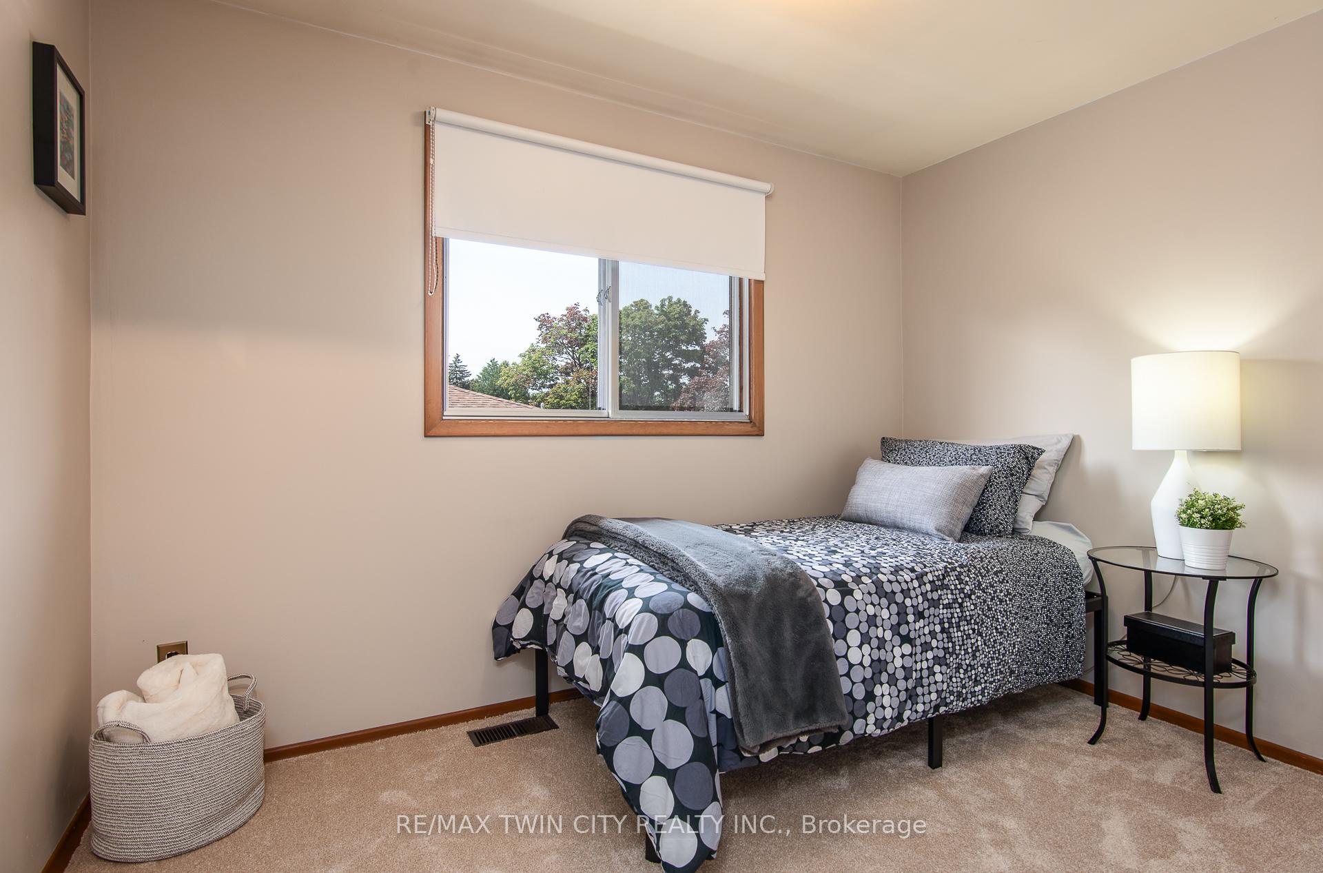 Photo 23 of 31 Carwood Crescent, Kitchener, Rockway — HOMEH