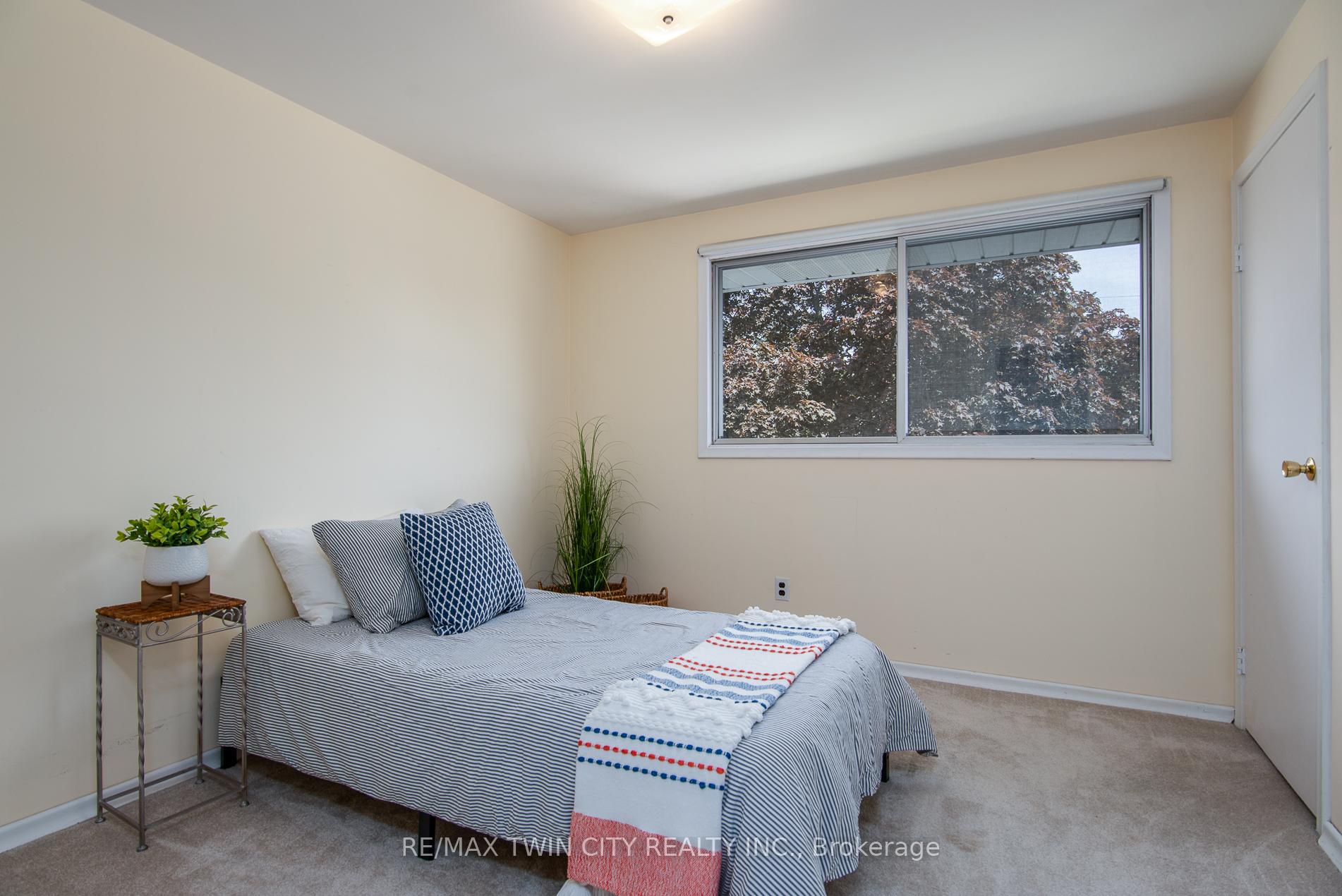 Photo 24 of 31 Carwood Crescent, Kitchener, Rockway — HOMEH
