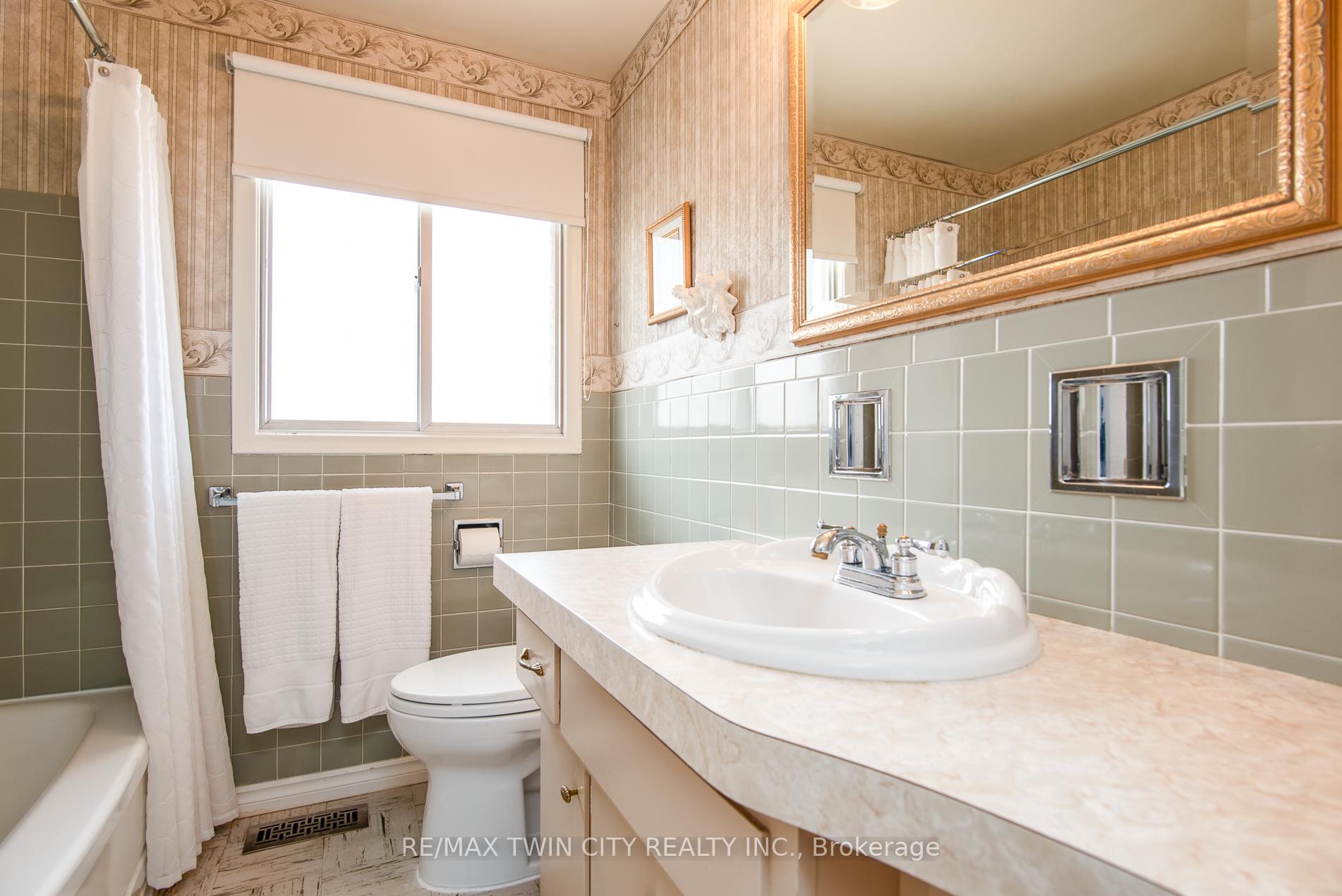 Photo 25 of 31 Carwood Crescent, Kitchener, Rockway — HOMEH