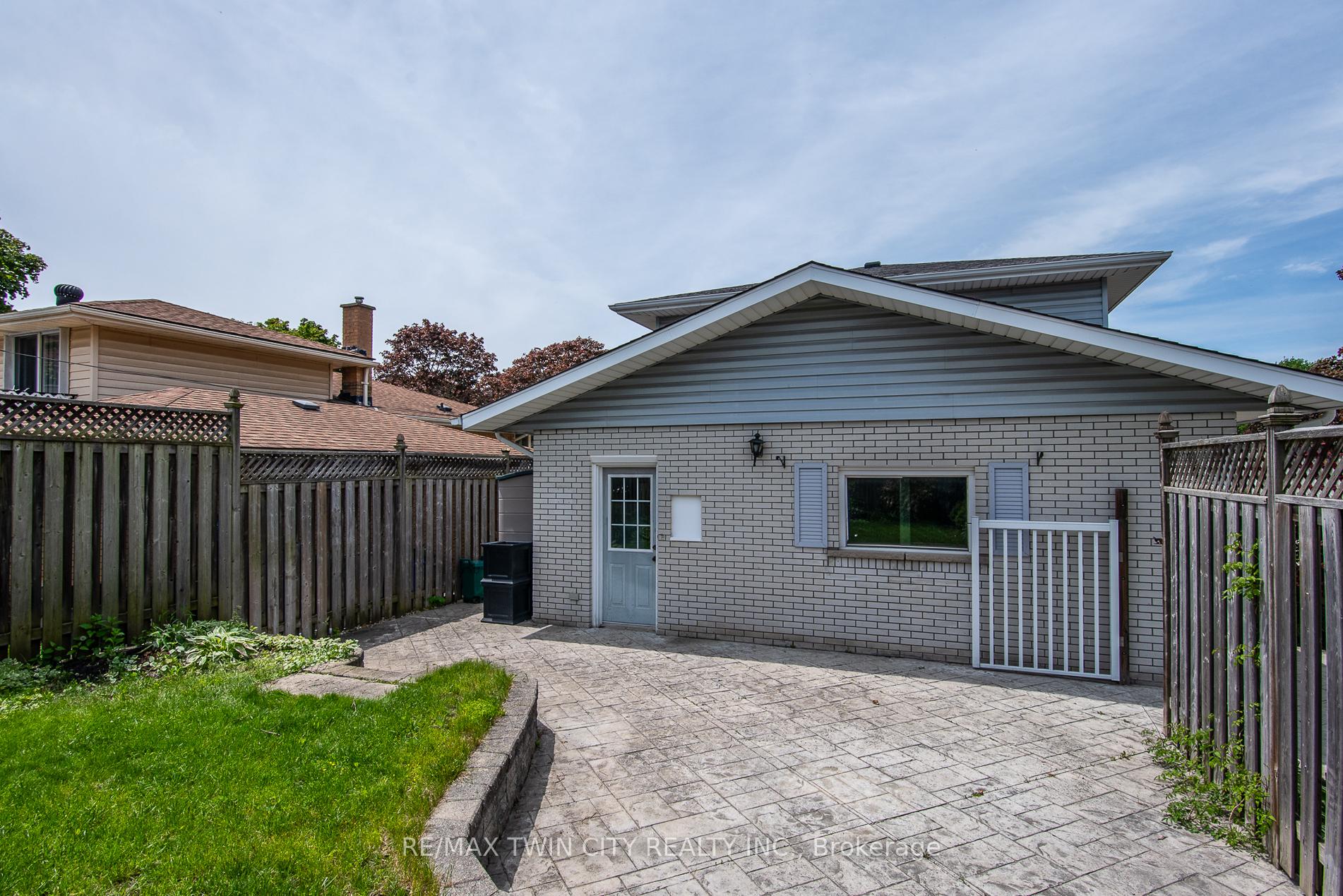 Photo 32 of 31 Carwood Crescent, Kitchener, Rockway — HOMEH