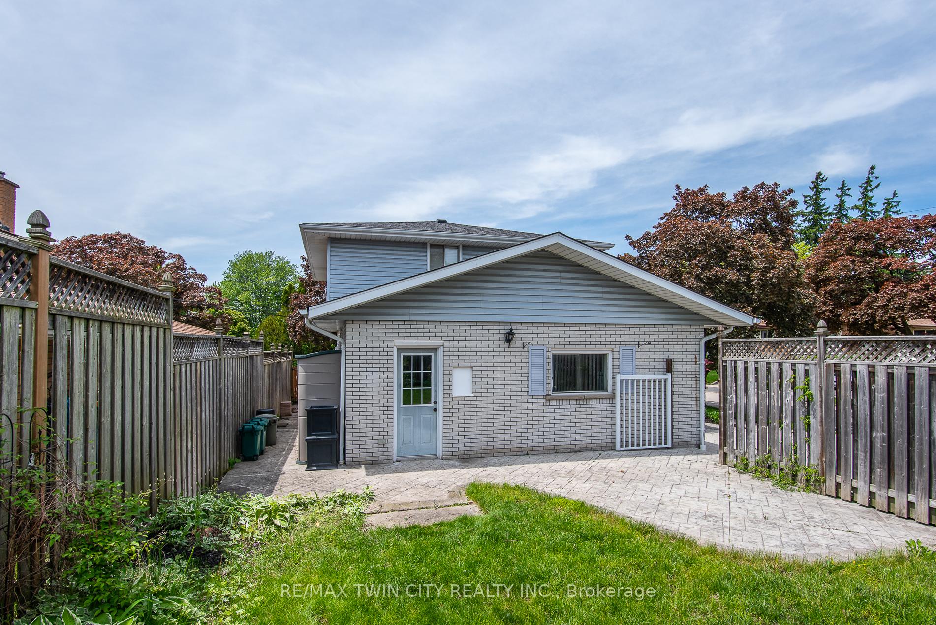 Photo 33 of 31 Carwood Crescent, Kitchener, Rockway — HOMEH