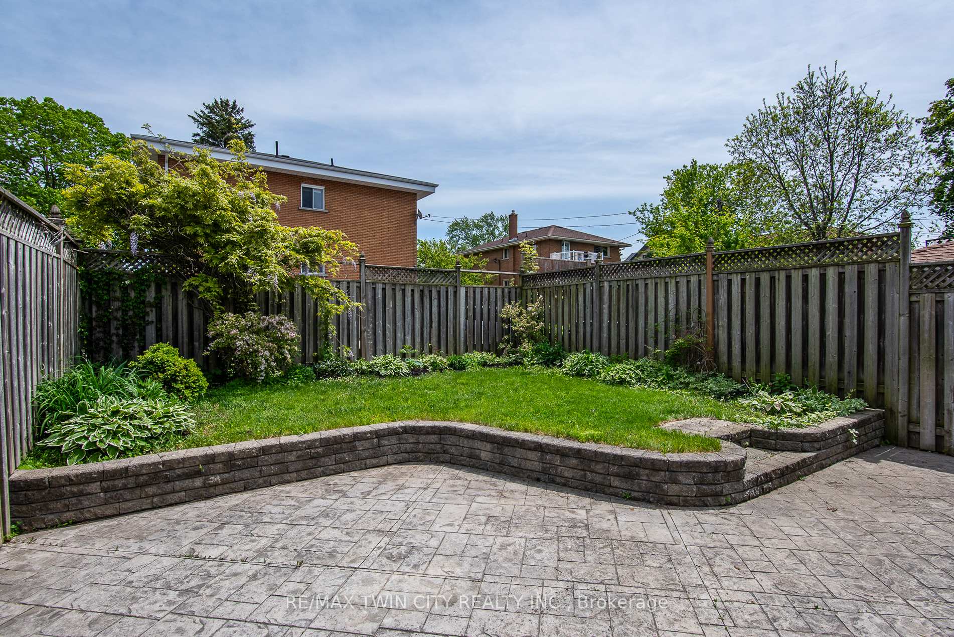 Photo 35 of 31 Carwood Crescent, Kitchener, Rockway — HOMEH