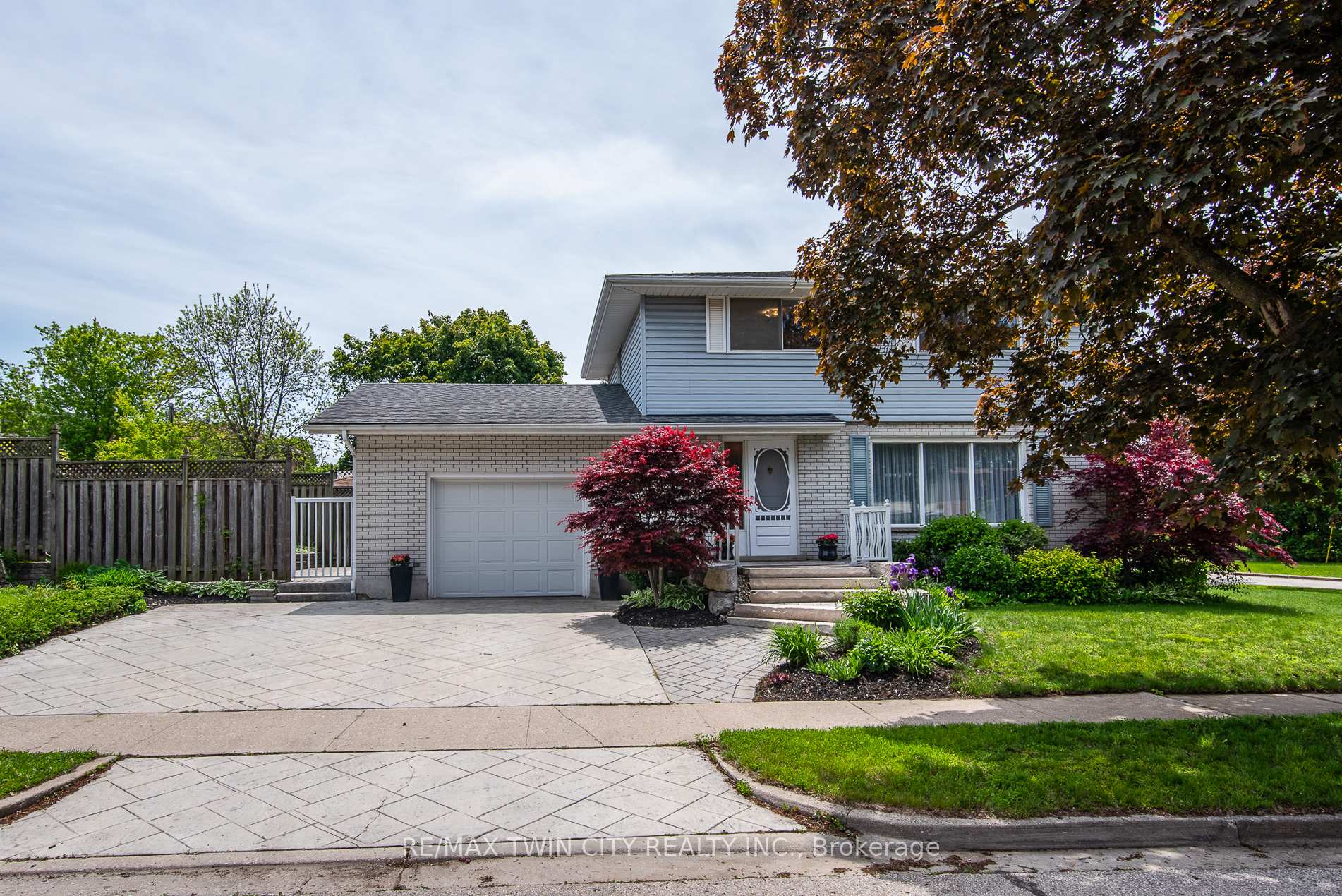 Photo 37 of 31 Carwood Crescent, Kitchener, Rockway — HOMEH