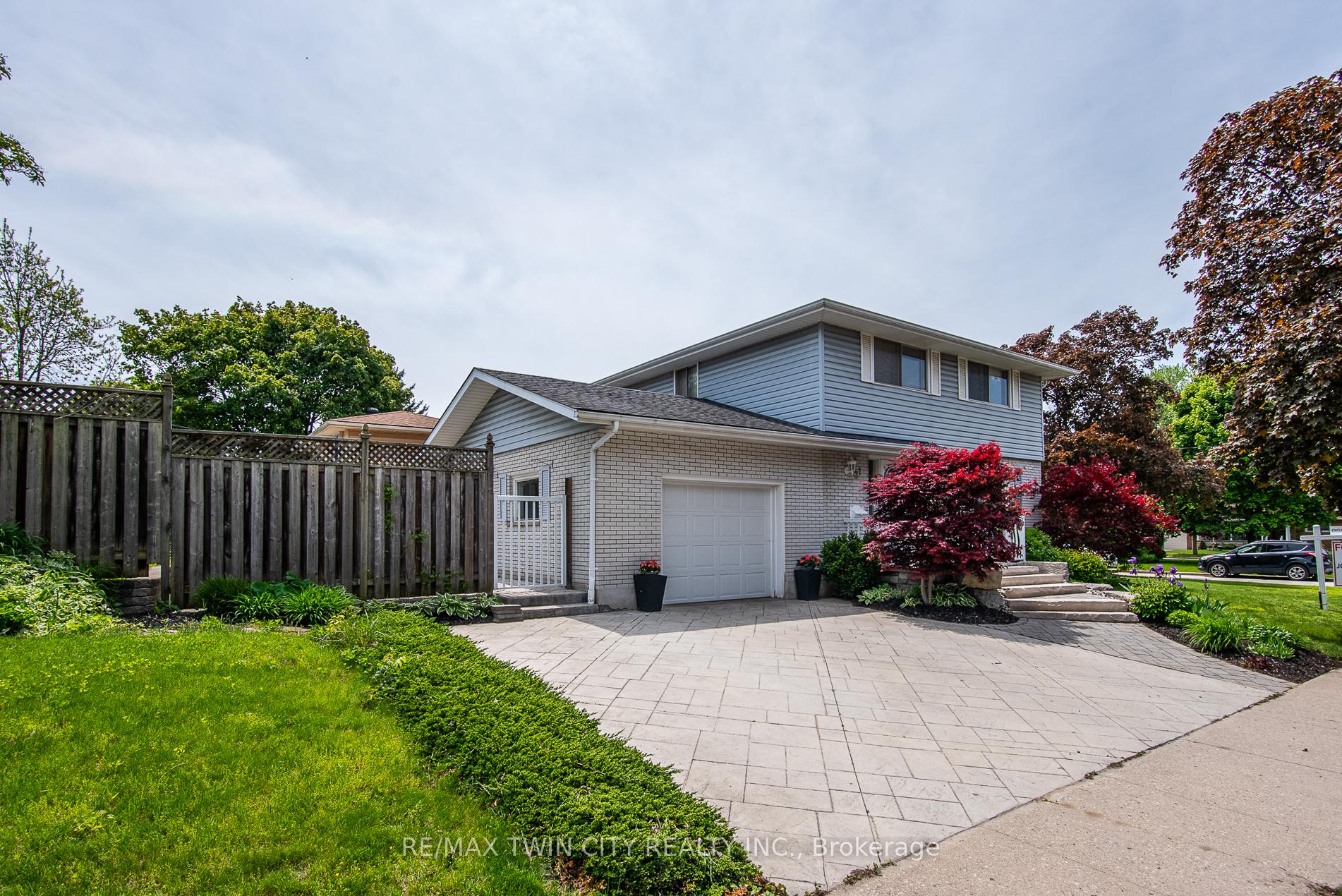 Photo 38 of 31 Carwood Crescent, Kitchener, Rockway — HOMEH