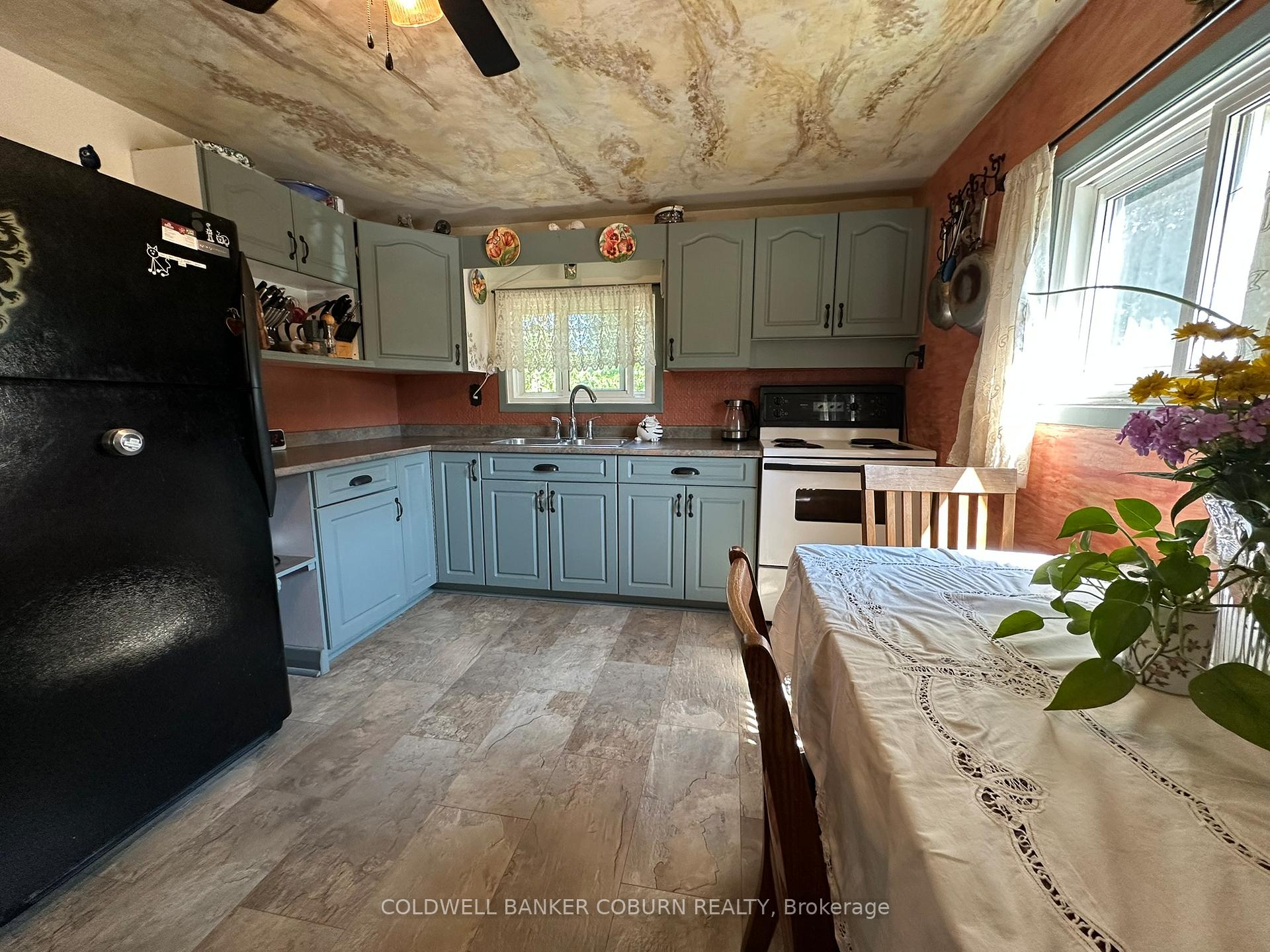 Photo 5 of 354 Weller Avenue, Kingston, Rideau — HOMEH