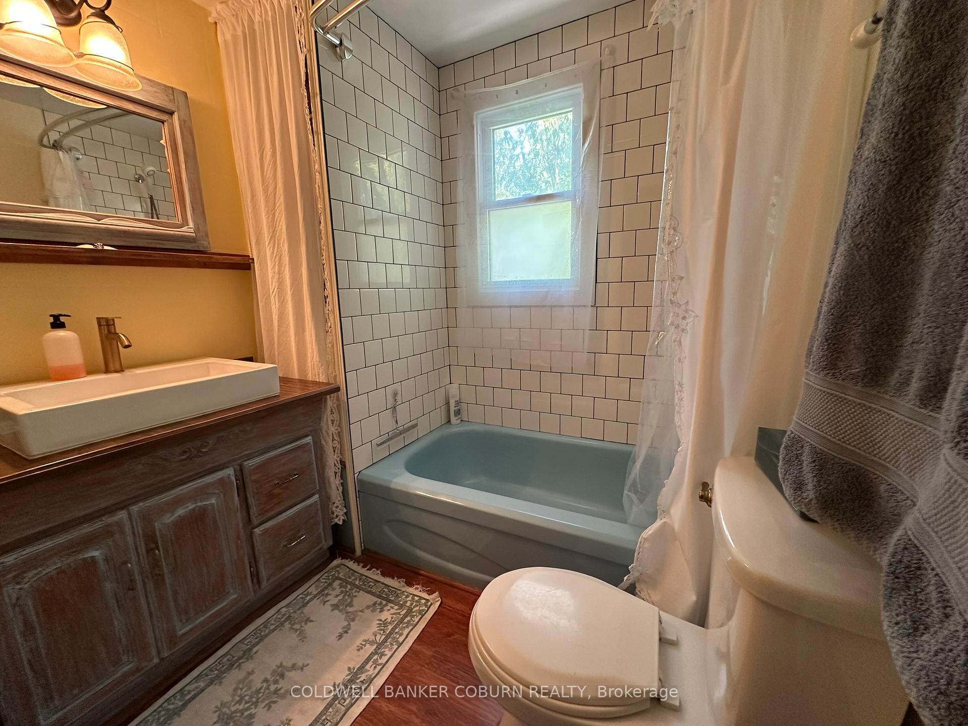 Photo 9 of 354 Weller Avenue, Kingston, Rideau — HOMEH
