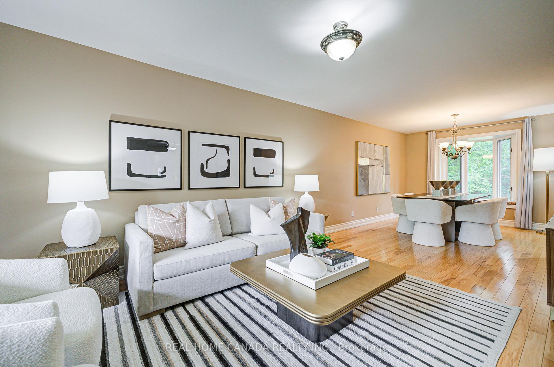 Photo 2 of 22 Chant Crescent, Markham, Unionville — HOMEH