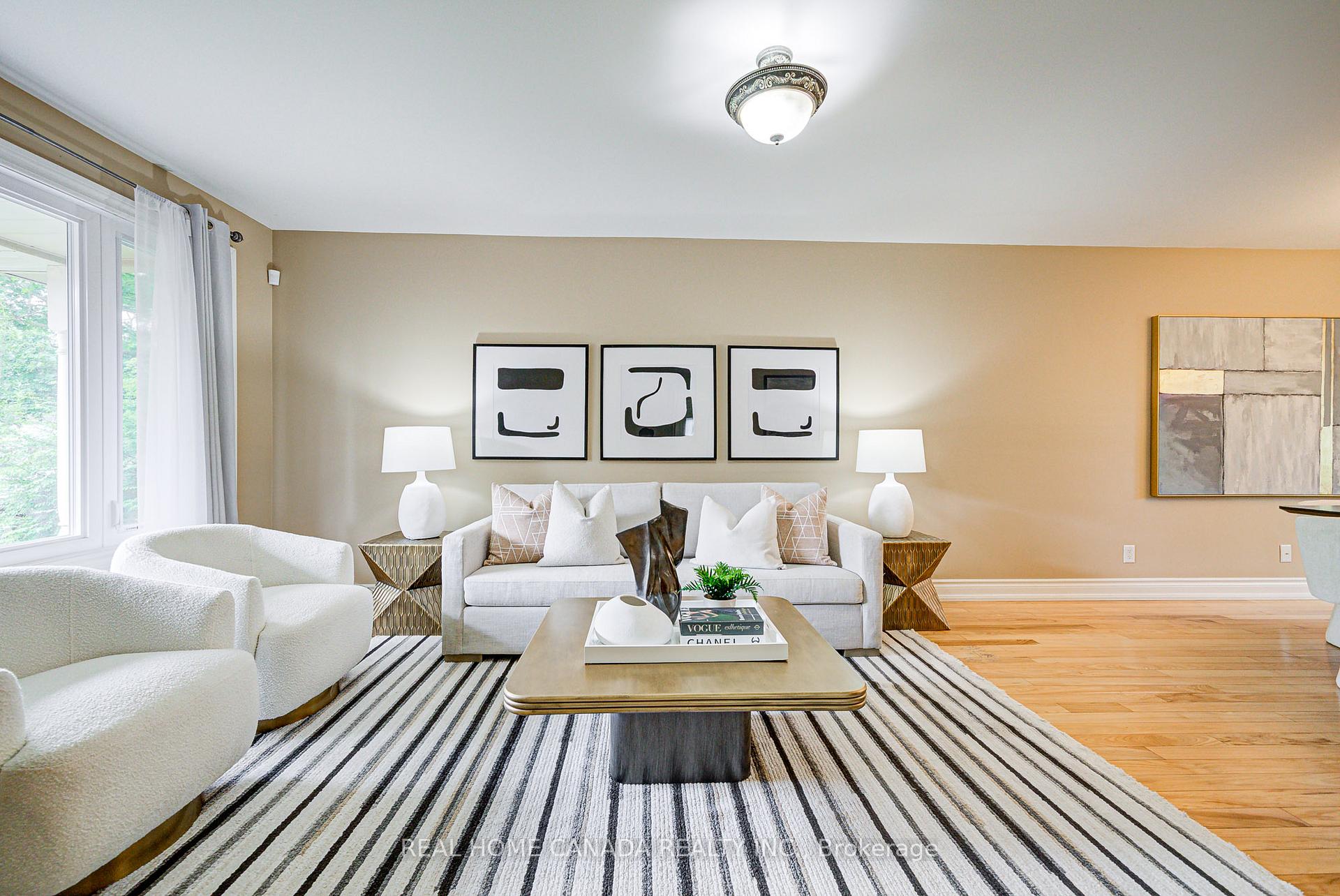 Photo 3 of 22 Chant Crescent, Markham, Unionville — HOMEH