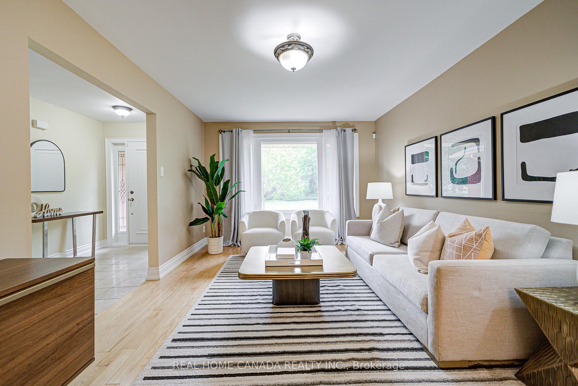 Photo 4 of 22 Chant Crescent, Markham, Unionville — HOMEH