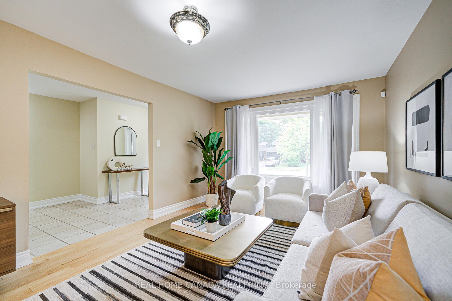 Photo 5 of 22 Chant Crescent, Markham, Unionville — HOMEH