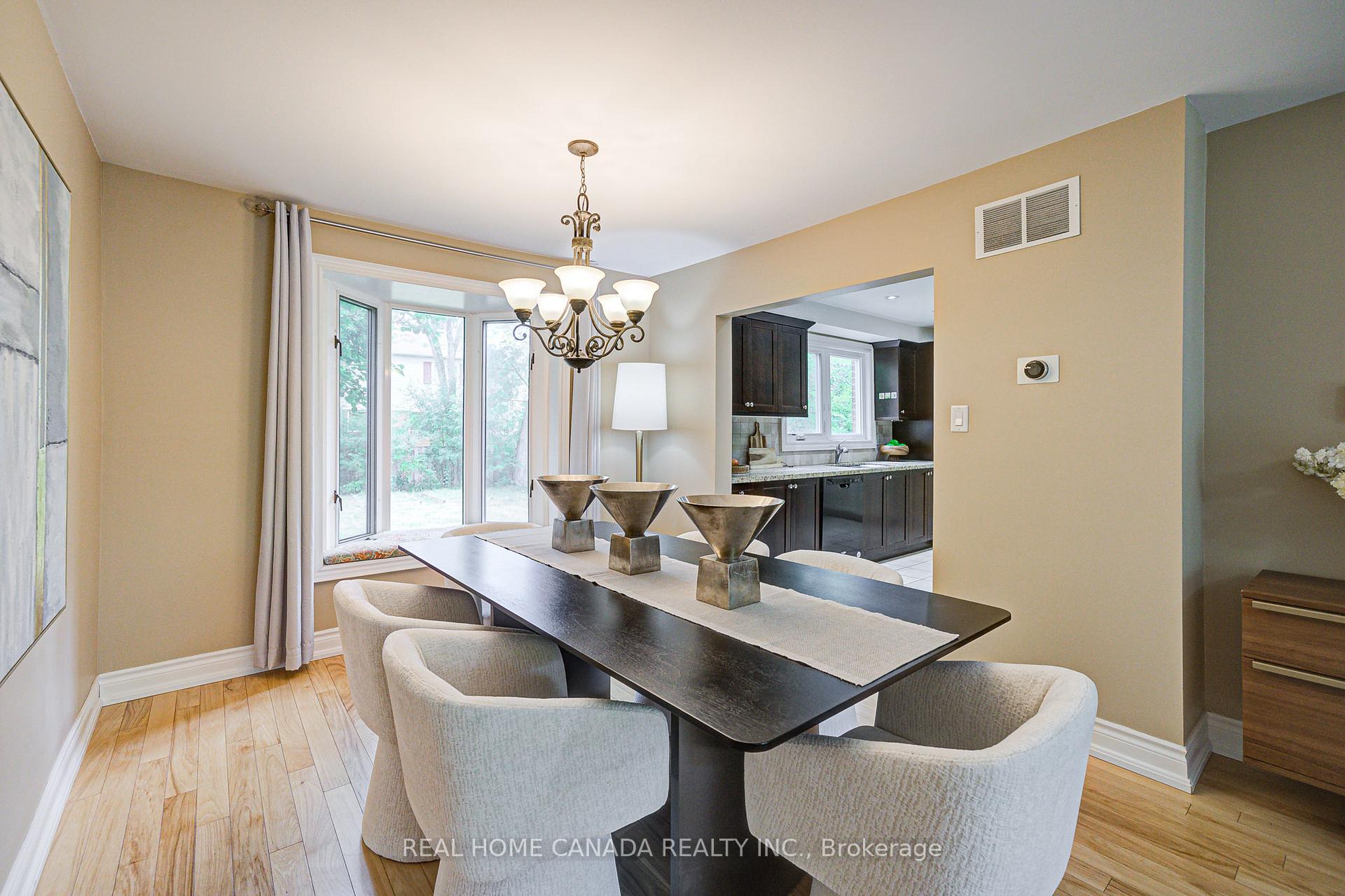 Photo 8 of 22 Chant Crescent, Markham, Unionville — HOMEH