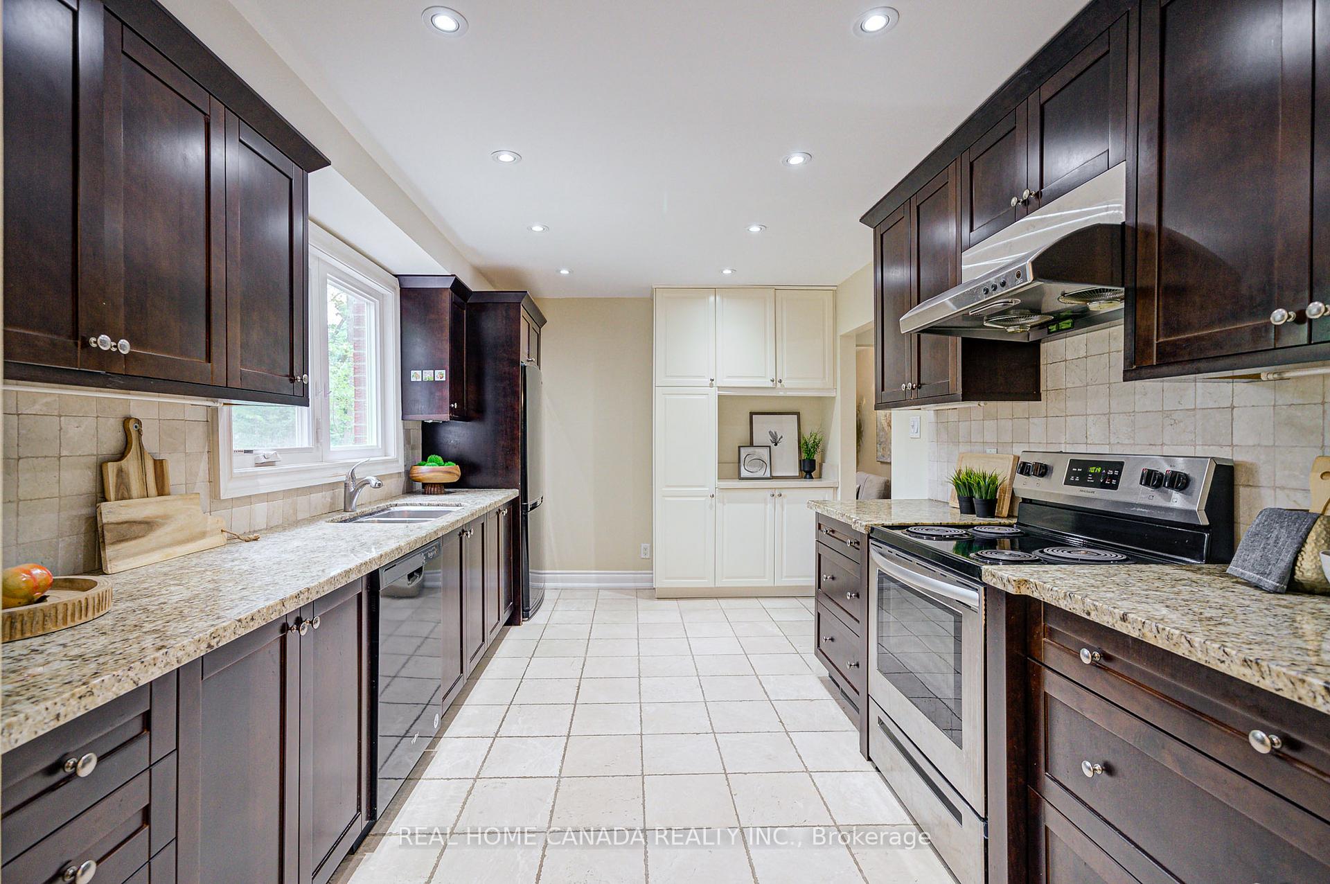 Photo 11 of 22 Chant Crescent, Markham, Unionville — HOMEH