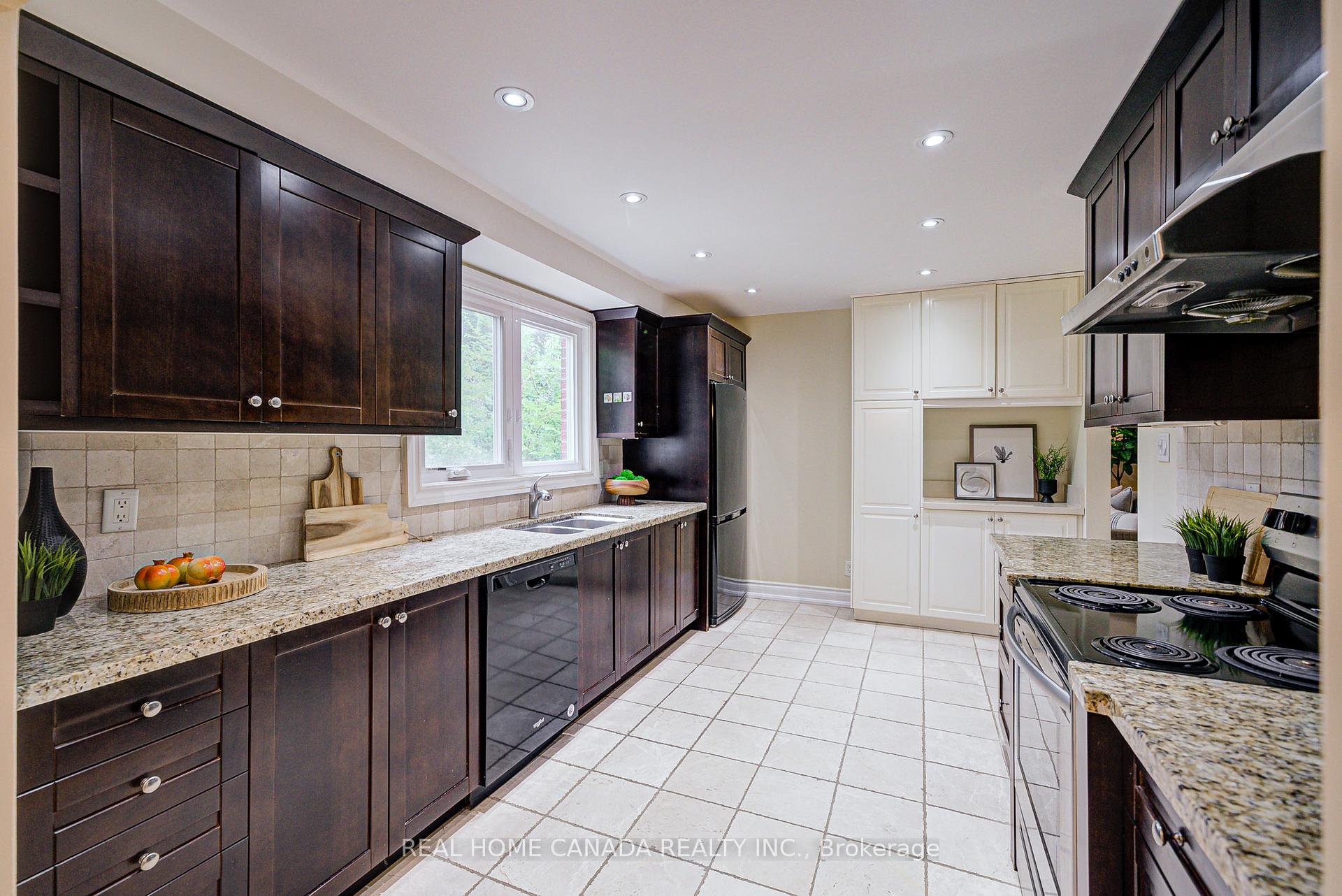 Photo 12 of 22 Chant Crescent, Markham, Unionville — HOMEH