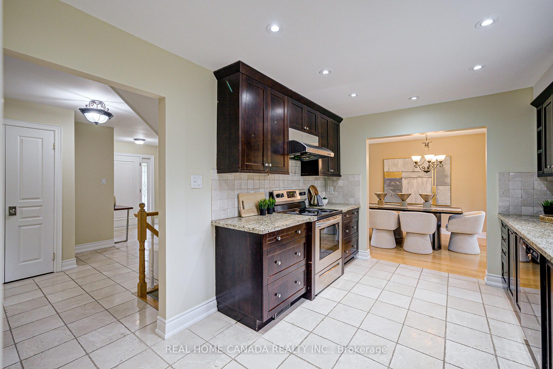 Photo 13 of 22 Chant Crescent, Markham, Unionville — HOMEH