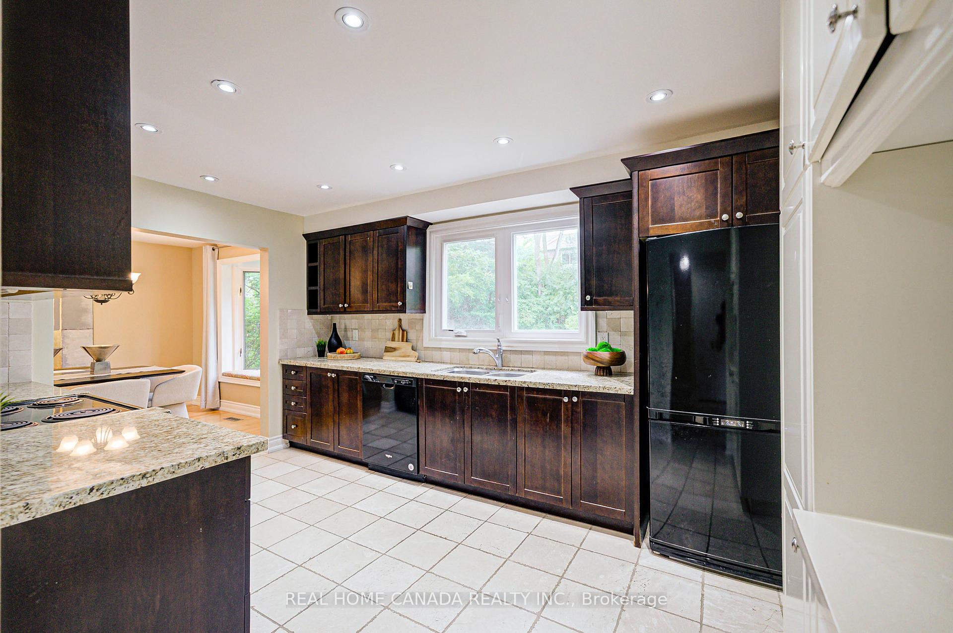 Photo 14 of 22 Chant Crescent, Markham, Unionville — HOMEH