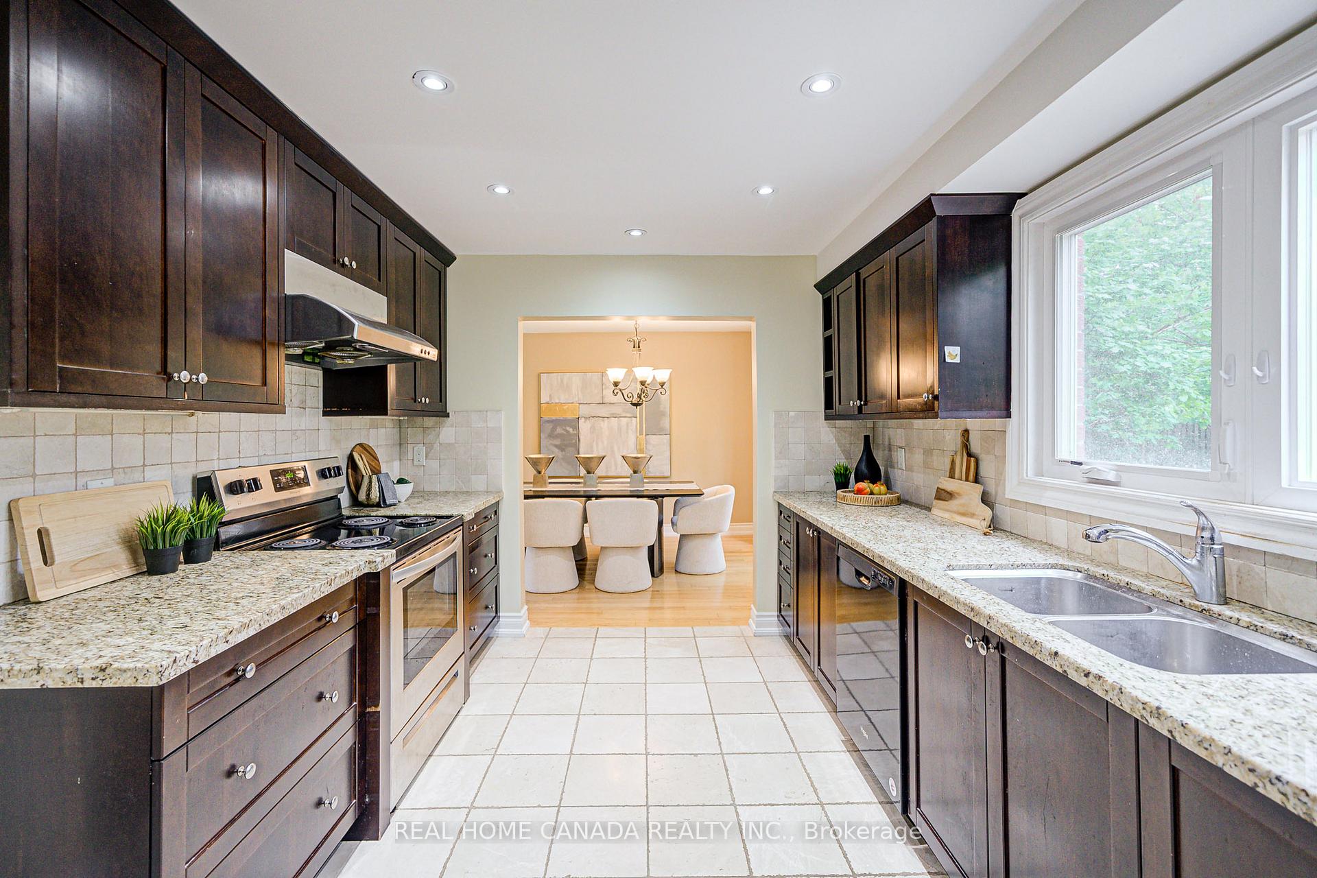 Photo 15 of 22 Chant Crescent, Markham, Unionville — HOMEH