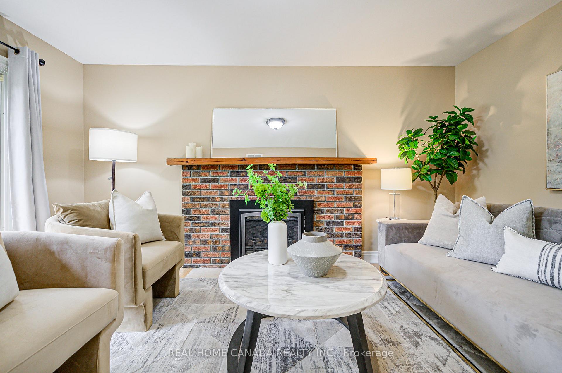Photo 17 of 22 Chant Crescent, Markham, Unionville — HOMEH