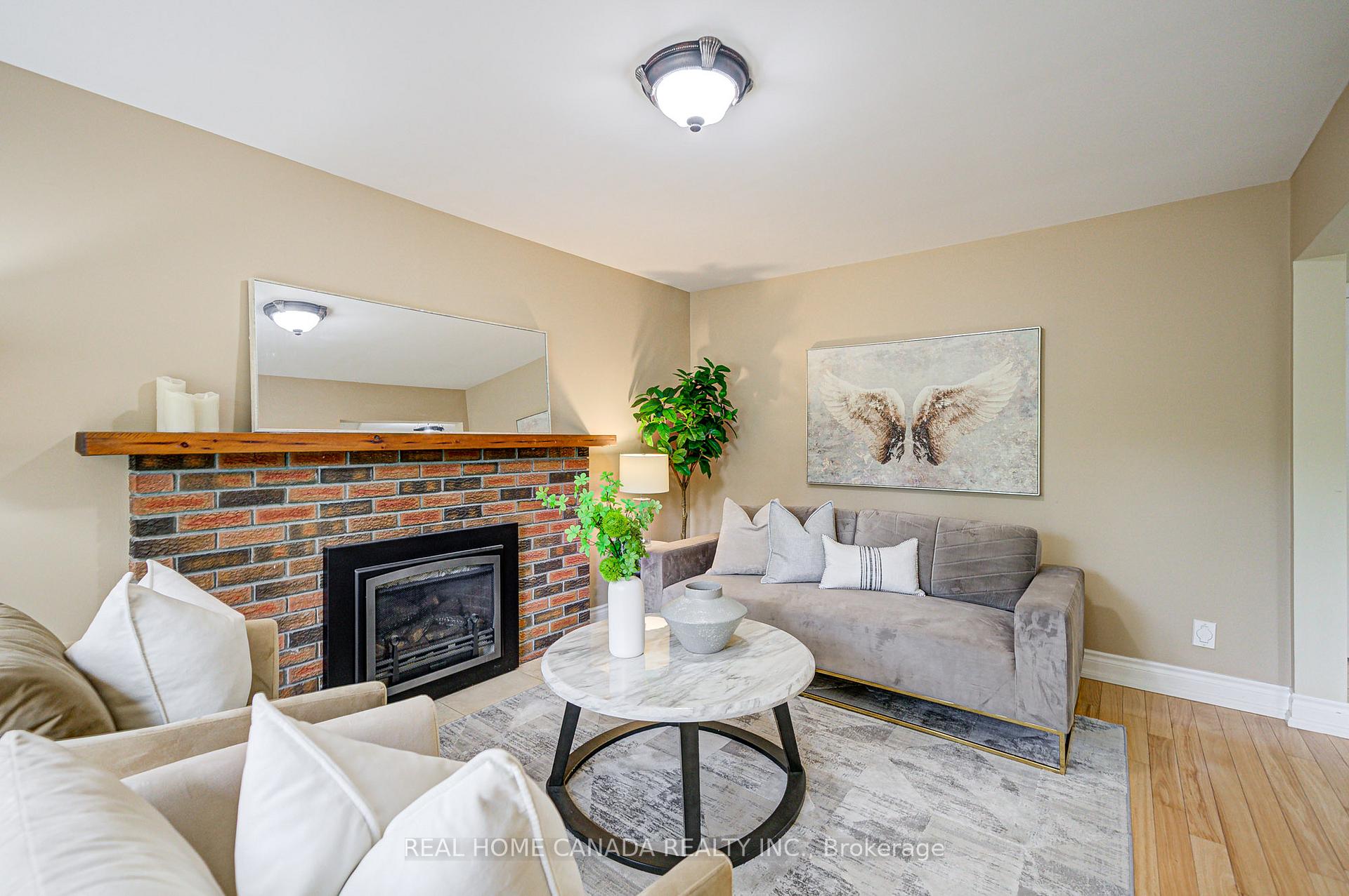 Photo 18 of 22 Chant Crescent, Markham, Unionville — HOMEH