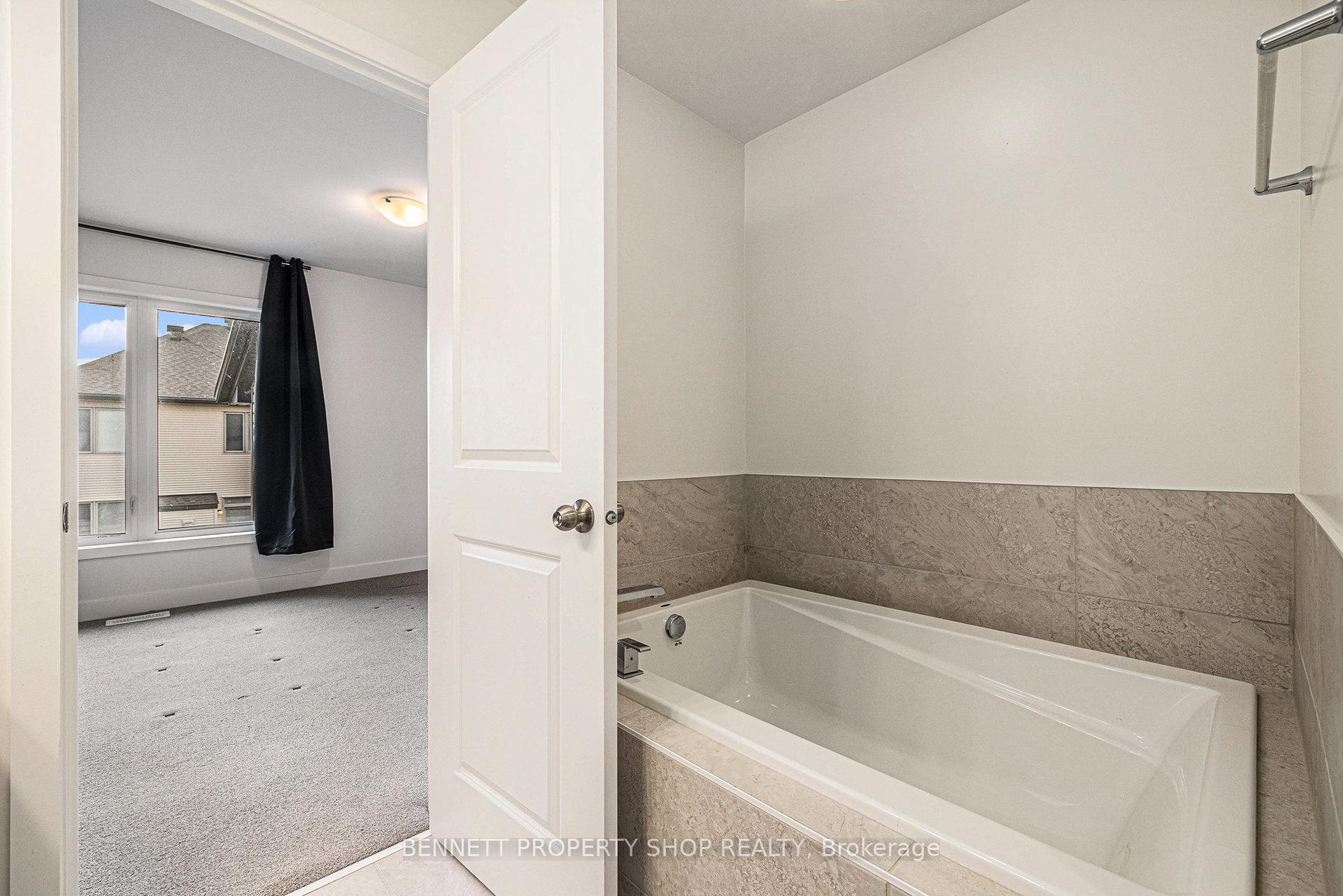 Photo 17 of 735 Twist Way, Ottawa, Kanata - Emerald Meadows/Trailwest — HOMEH