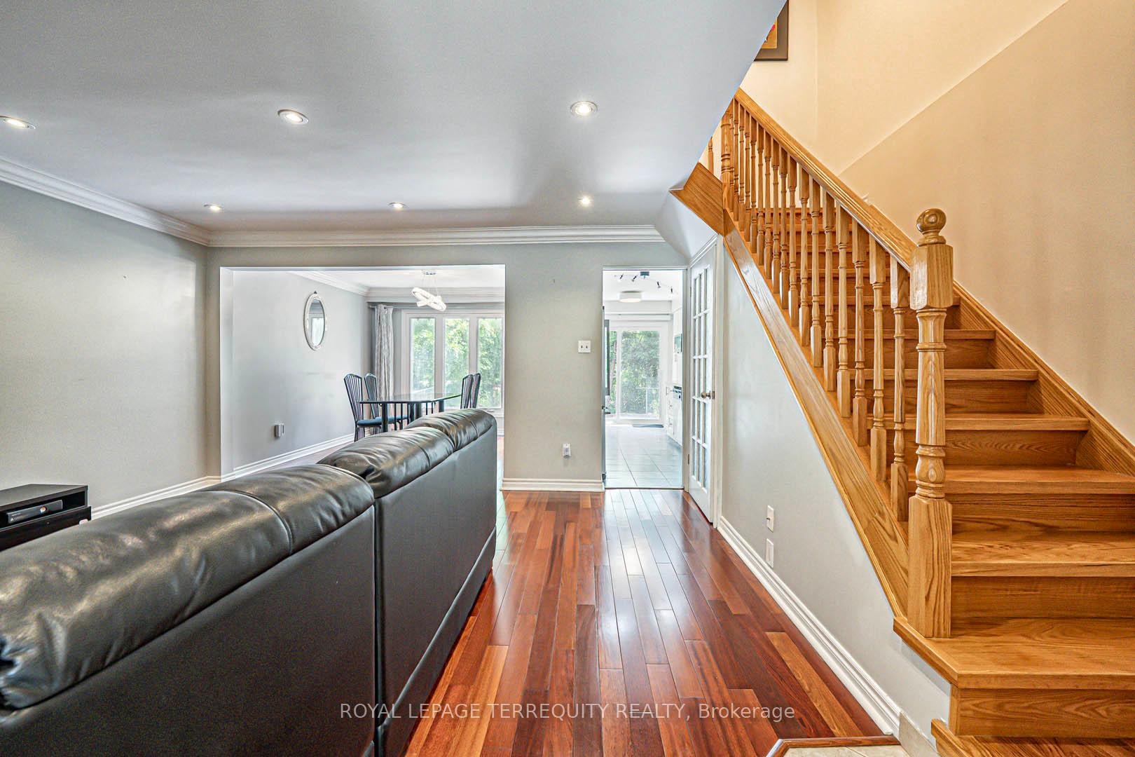 Photo 3 of 40 Pepperell Crescent, Markham, Milliken Mills West — HOMEH