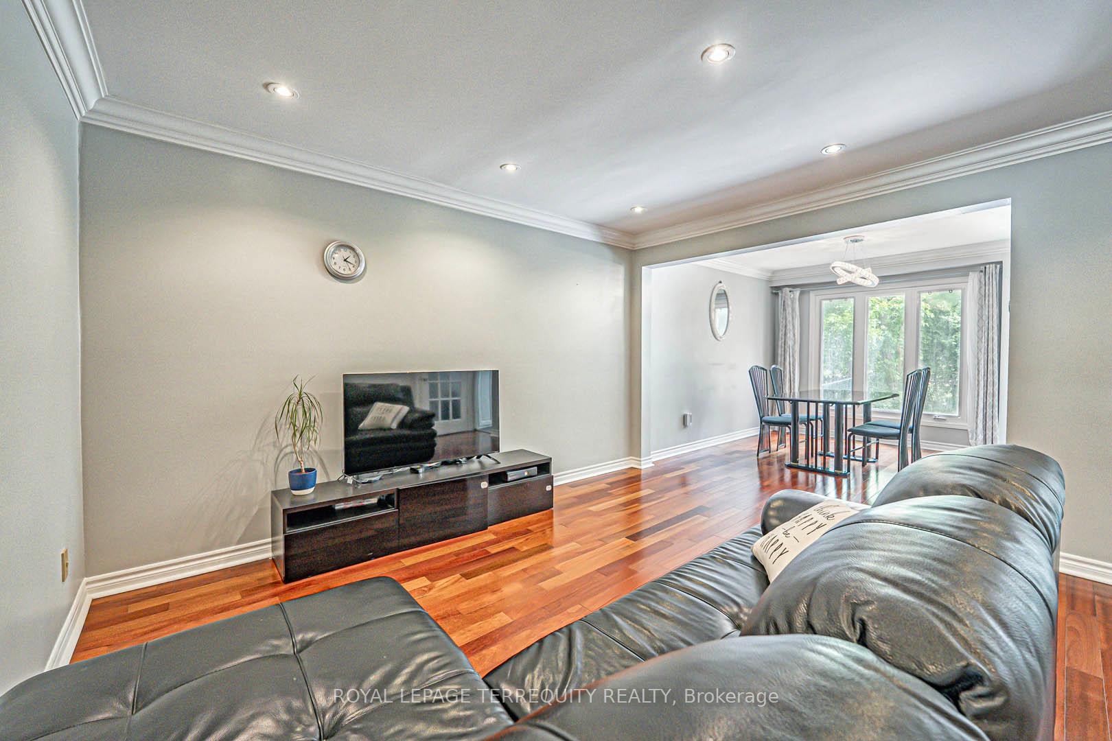Photo 4 of 40 Pepperell Crescent, Markham, Milliken Mills West — HOMEH