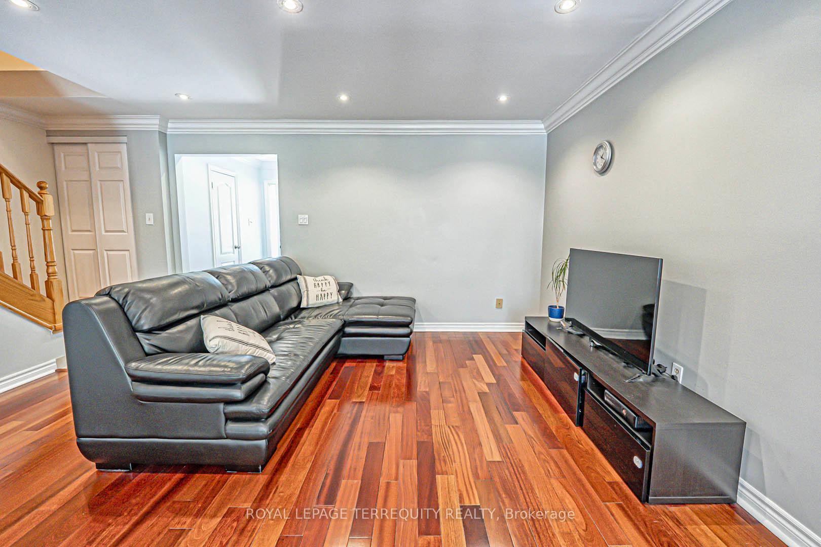 Photo 5 of 40 Pepperell Crescent, Markham, Milliken Mills West — HOMEH
