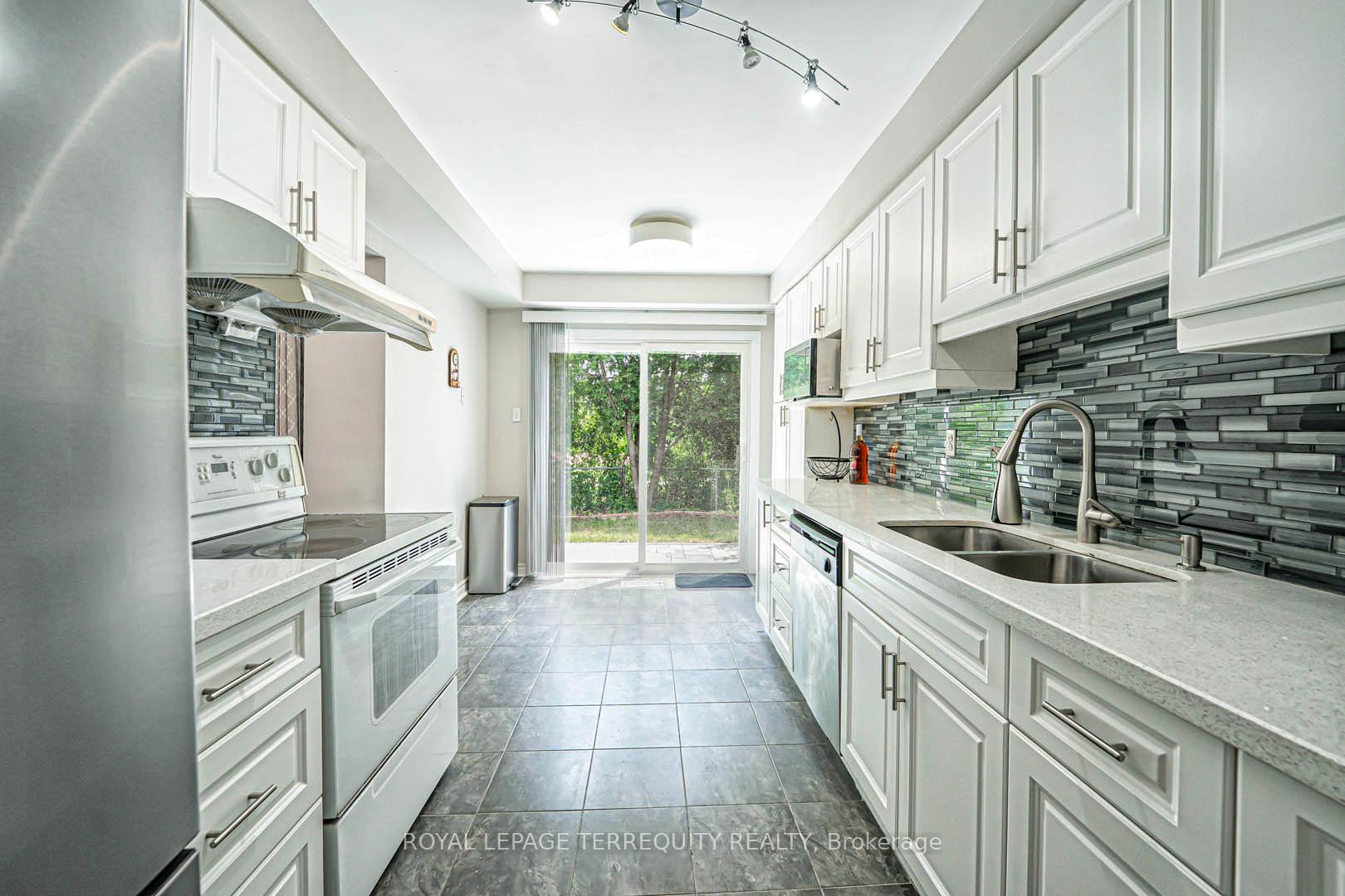 Photo 10 of 40 Pepperell Crescent, Markham, Milliken Mills West — HOMEH