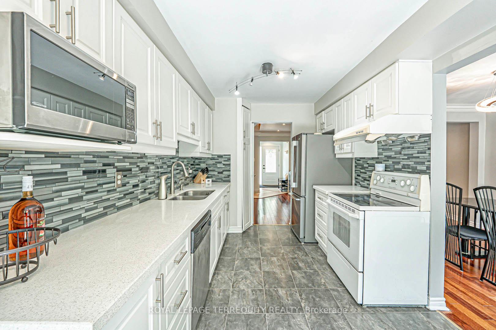 Photo 12 of 40 Pepperell Crescent, Markham, Milliken Mills West — HOMEH