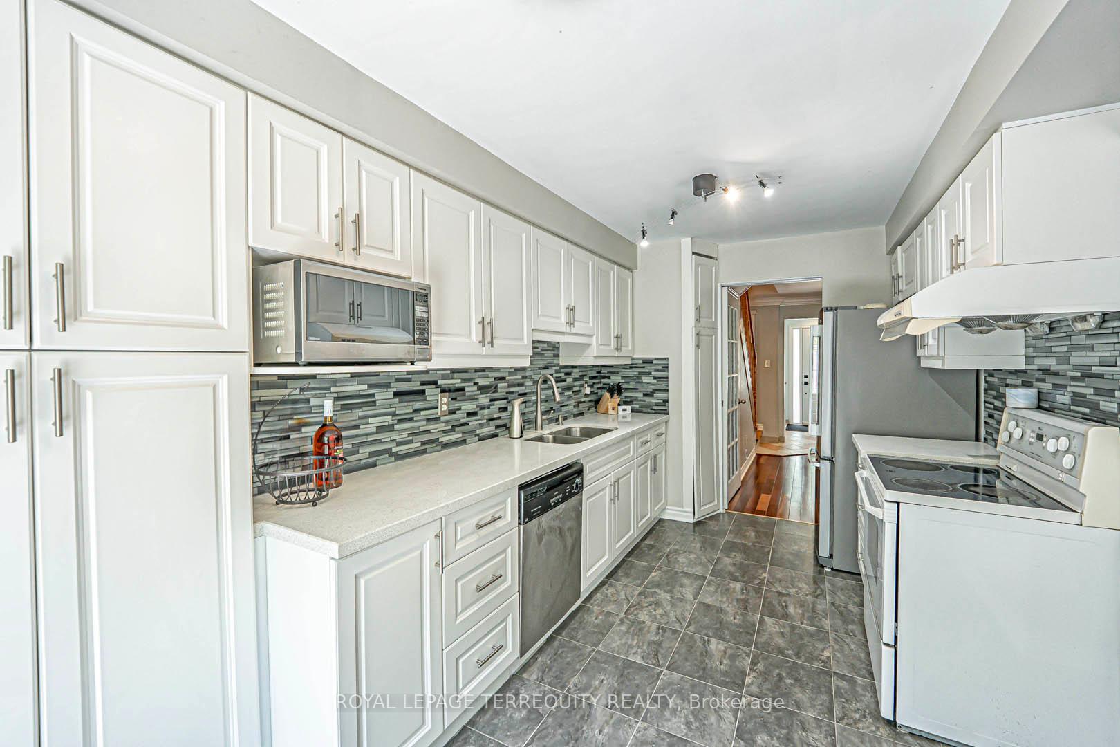 Photo 13 of 40 Pepperell Crescent, Markham, Milliken Mills West — HOMEH