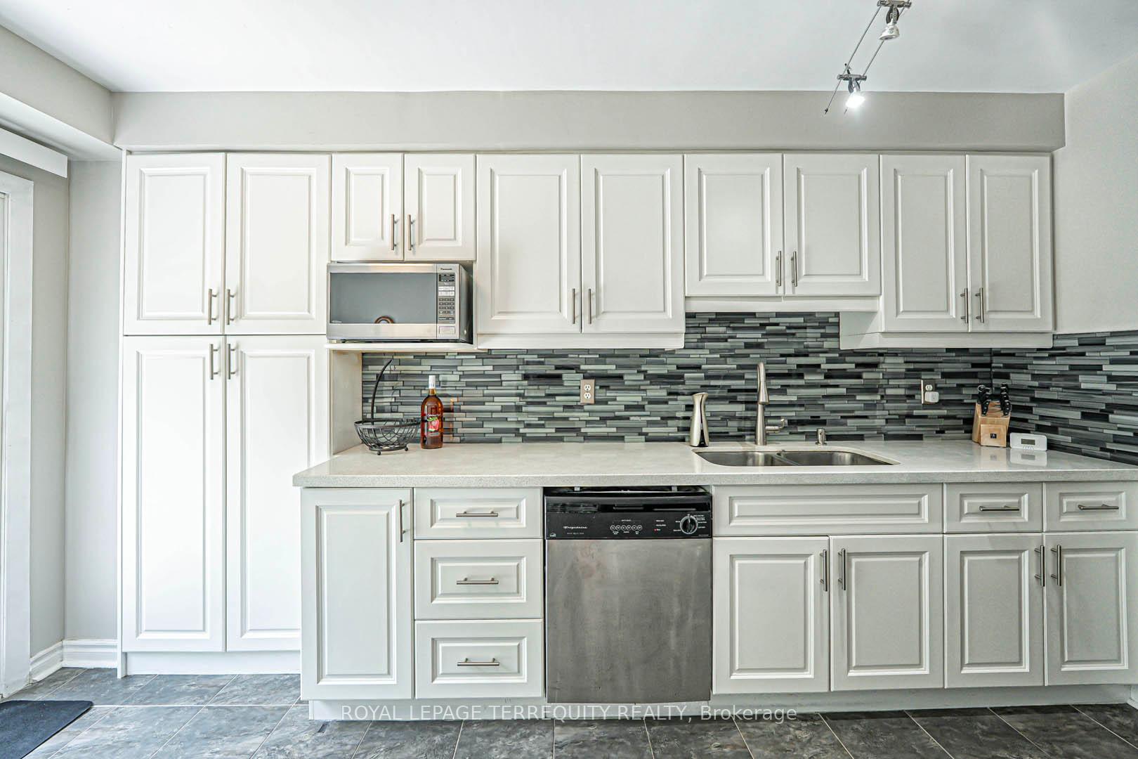Photo 14 of 40 Pepperell Crescent, Markham, Milliken Mills West — HOMEH