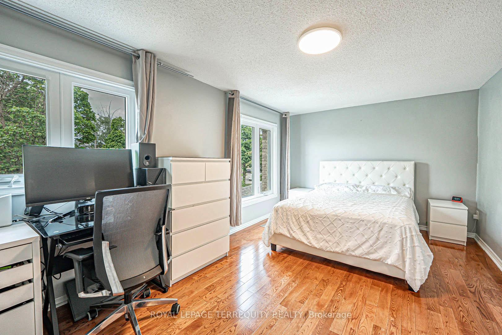 Photo 18 of 40 Pepperell Crescent, Markham, Milliken Mills West — HOMEH