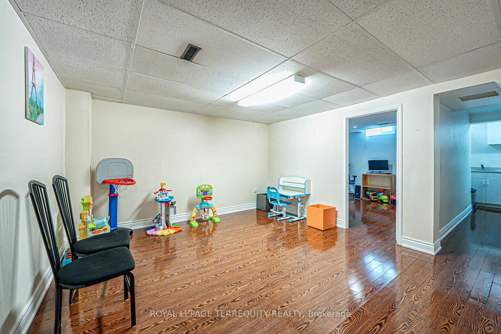 Photo 29 of 40 Pepperell Crescent, Markham, Milliken Mills West — HOMEH