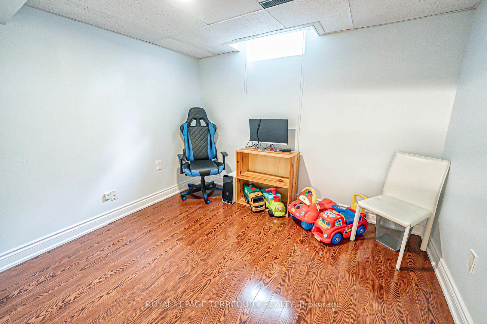 Photo 32 of 40 Pepperell Crescent, Markham, Milliken Mills West — HOMEH