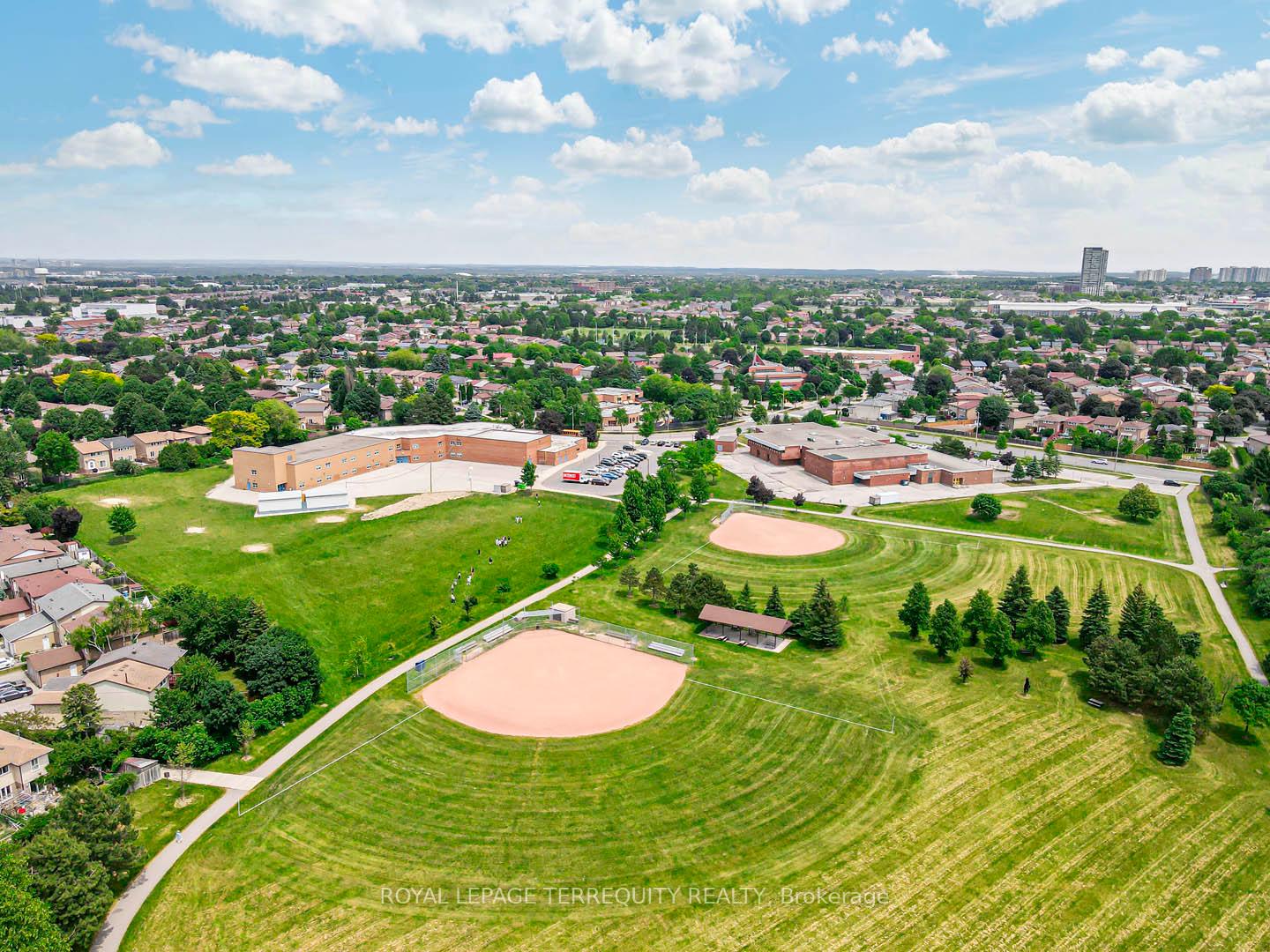 Photo 39 of 40 Pepperell Crescent, Markham, Milliken Mills West — HOMEH