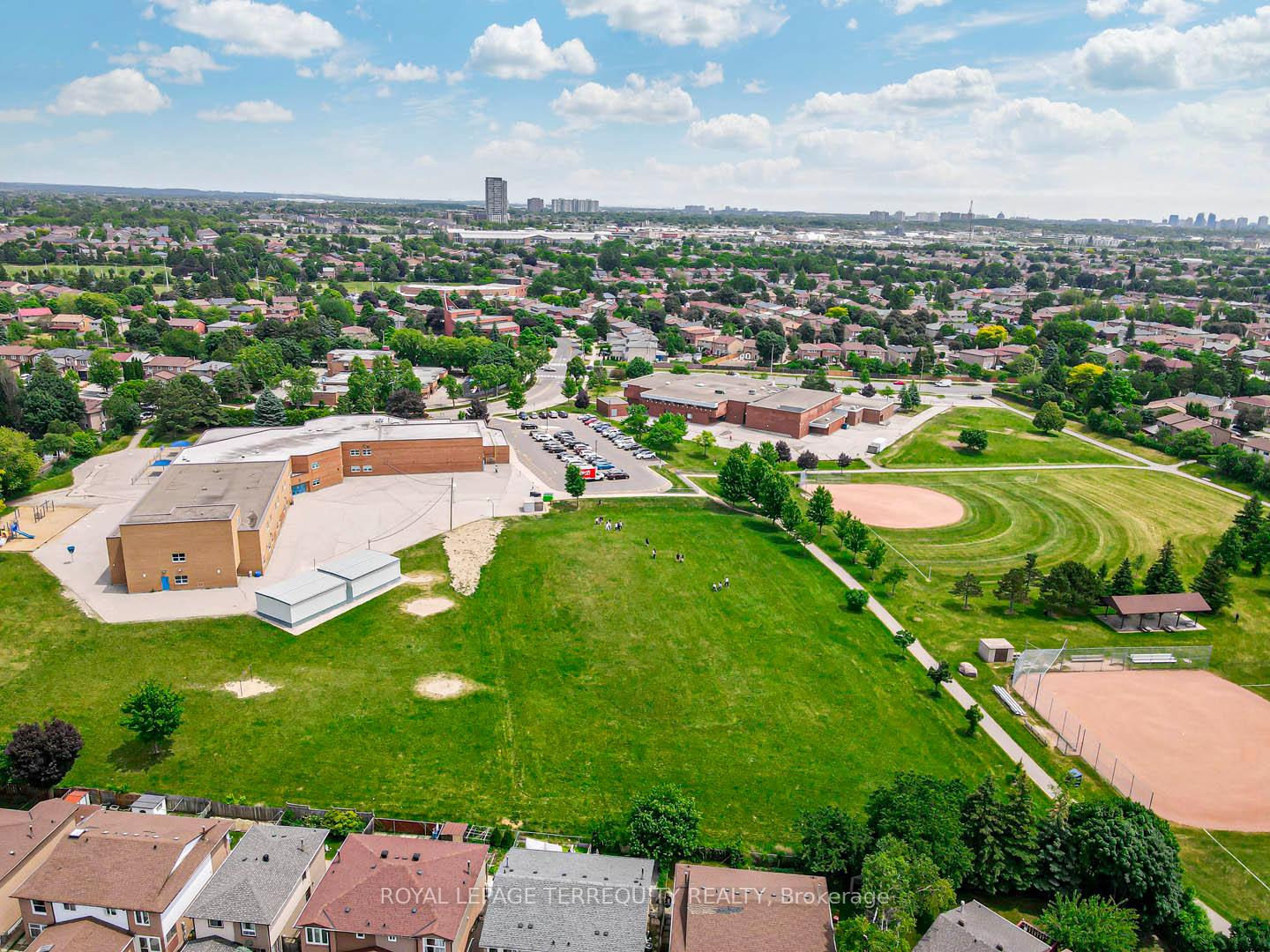 Photo 40 of 40 Pepperell Crescent, Markham, Milliken Mills West — HOMEH