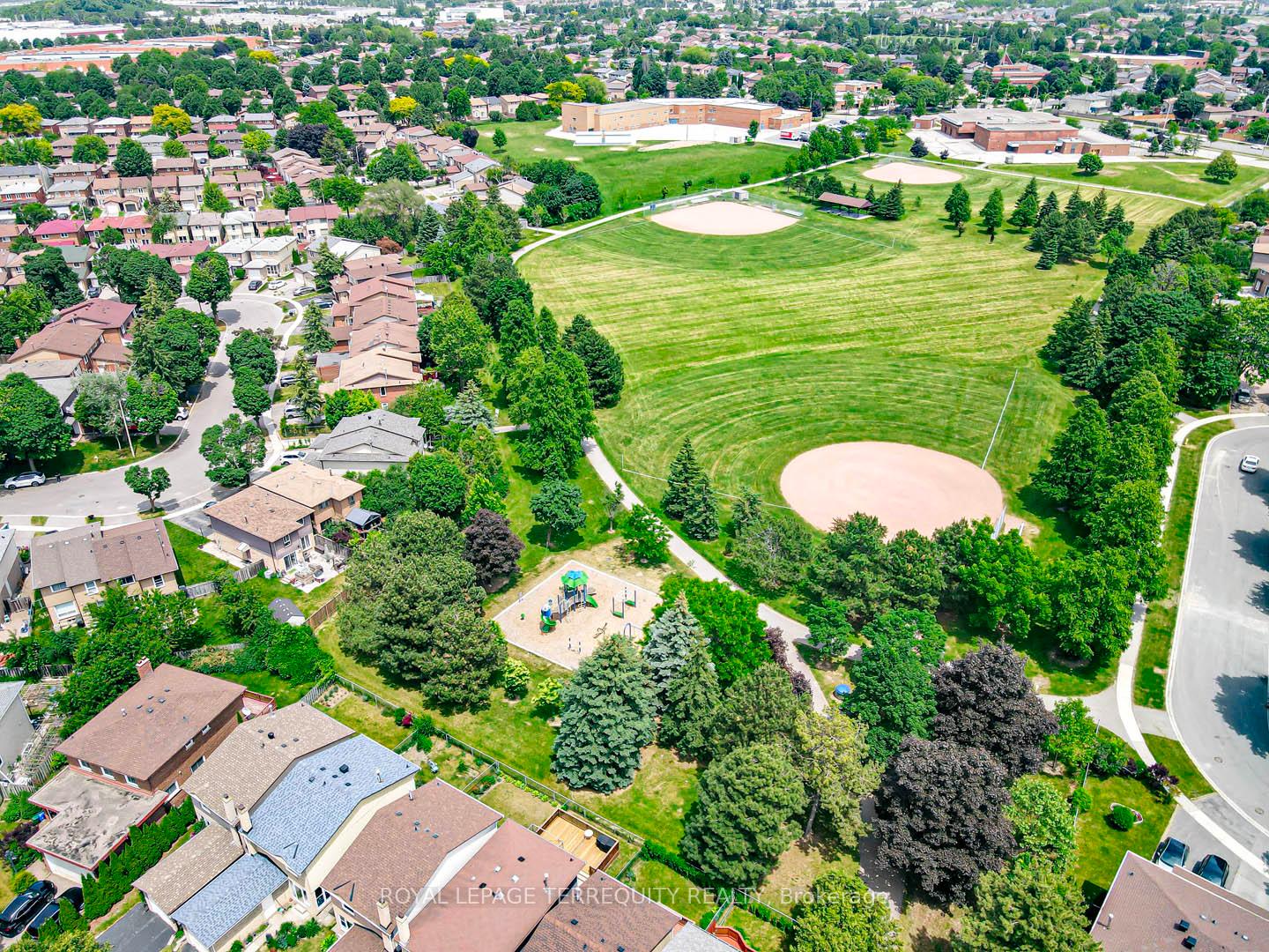Photo 43 of 40 Pepperell Crescent, Markham, Milliken Mills West — HOMEH