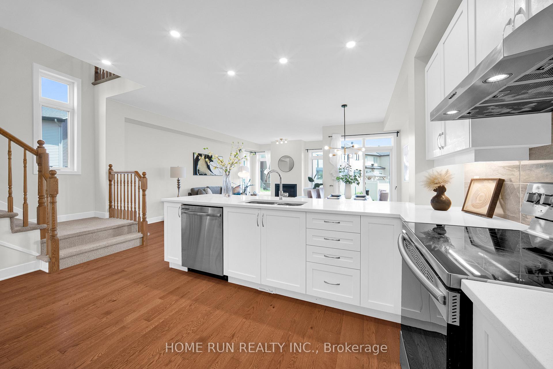 Photo 9 of 4946 Abbott Street, Ottawa, Kanata - Emerald Meadows/Trailwest — HOMEH