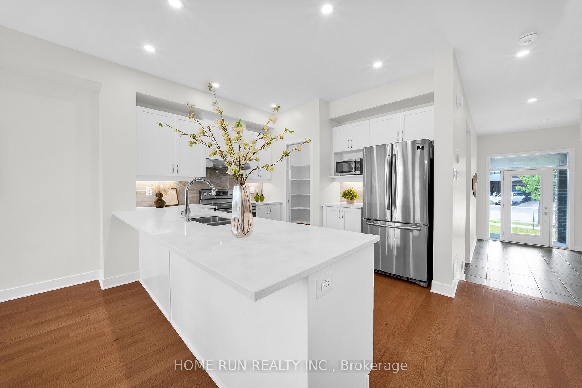 Photo 10 of 4946 Abbott Street, Ottawa, Kanata - Emerald Meadows/Trailwest — HOMEH