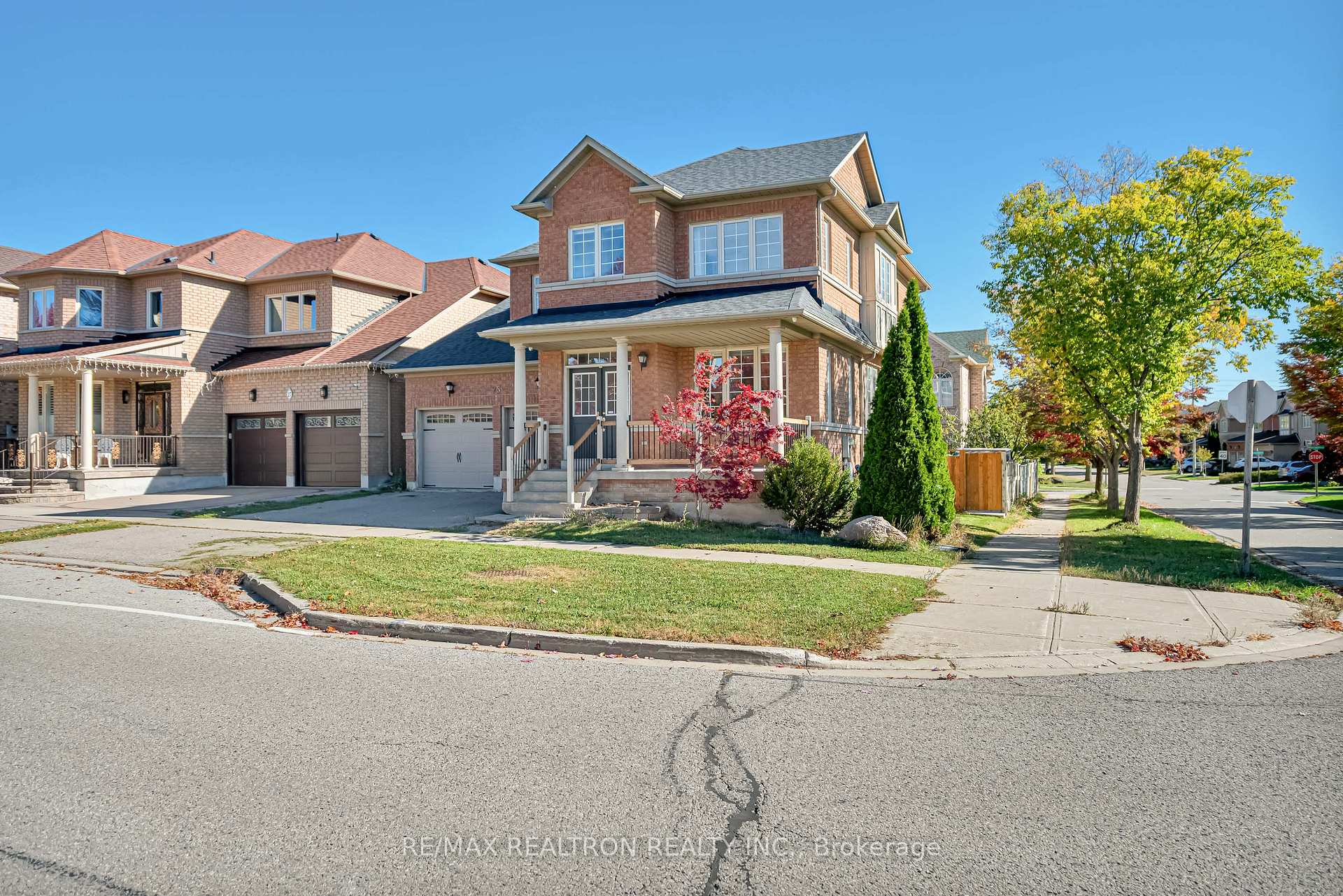 Photo 3 of 25 Nichols Boulevard, Markham, Cachet — HOMEH