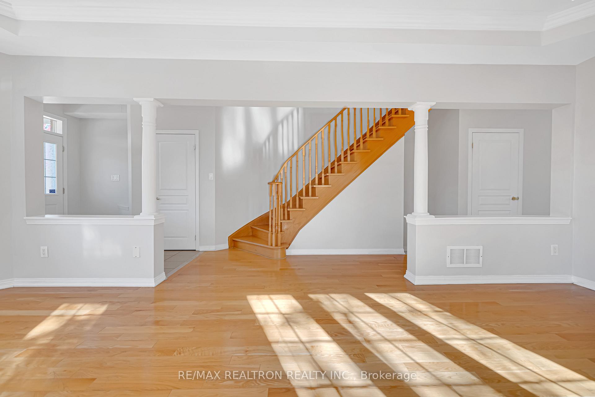 Photo 10 of 25 Nichols Boulevard, Markham, Cachet — HOMEH