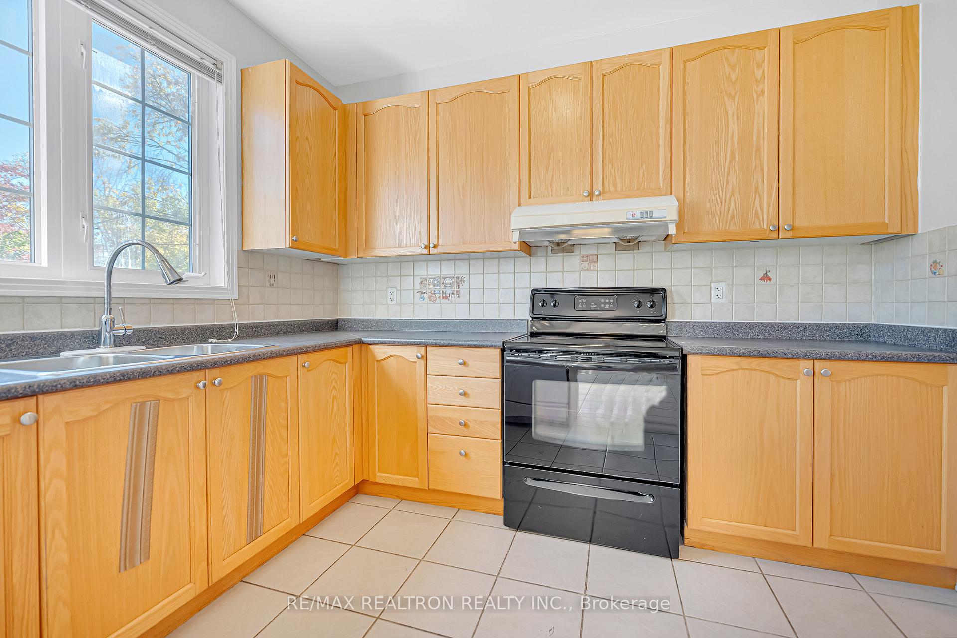 Photo 18 of 25 Nichols Boulevard, Markham, Cachet — HOMEH