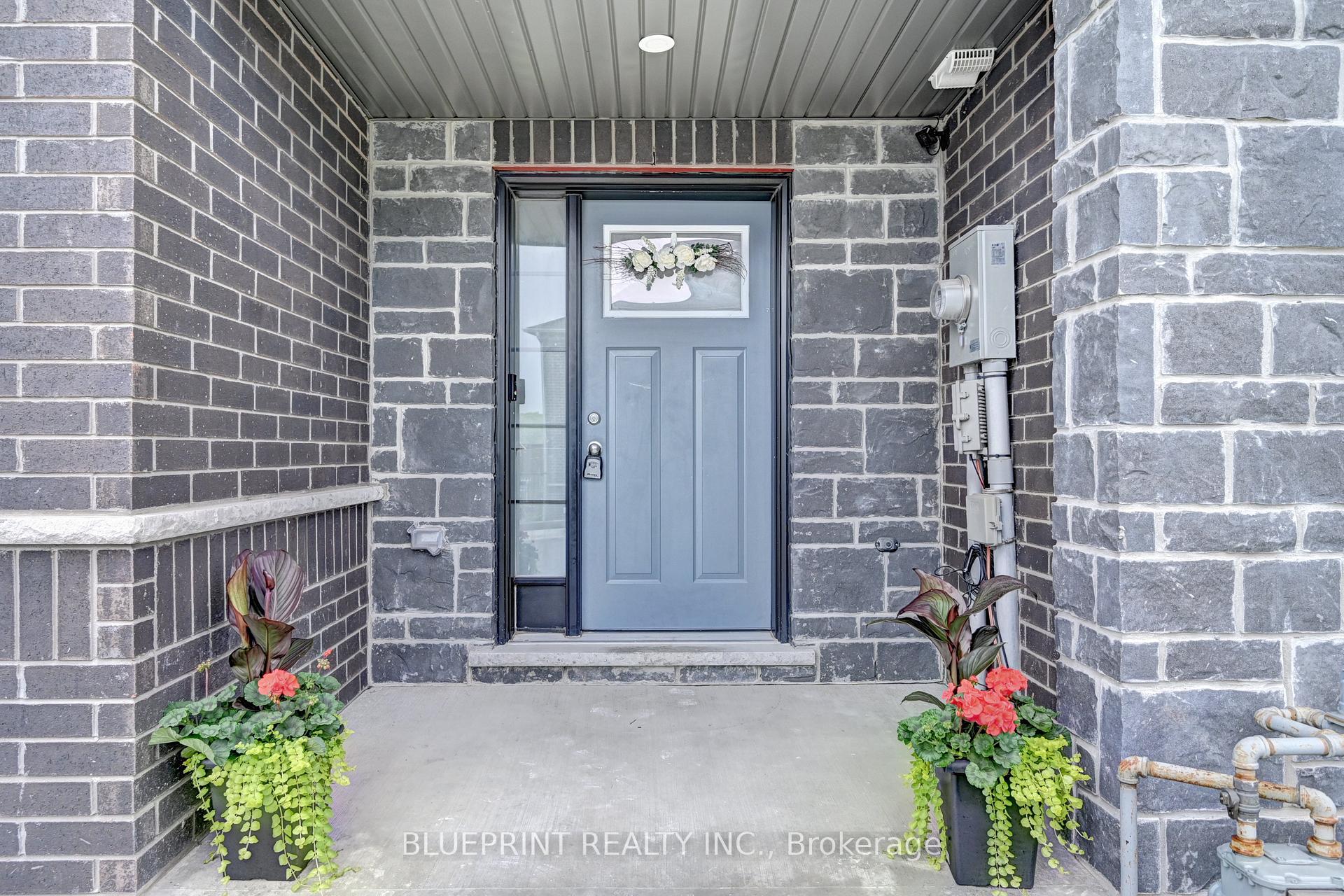 Photo 2 of 51 Woodedge Circle, Kitchener — HOMEH