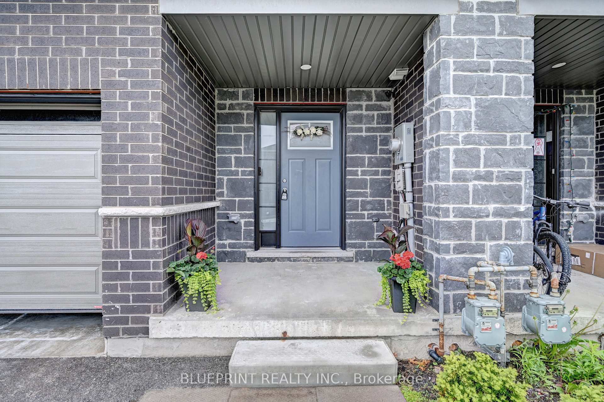 Photo 3 of 51 Woodedge Circle, Kitchener — HOMEH