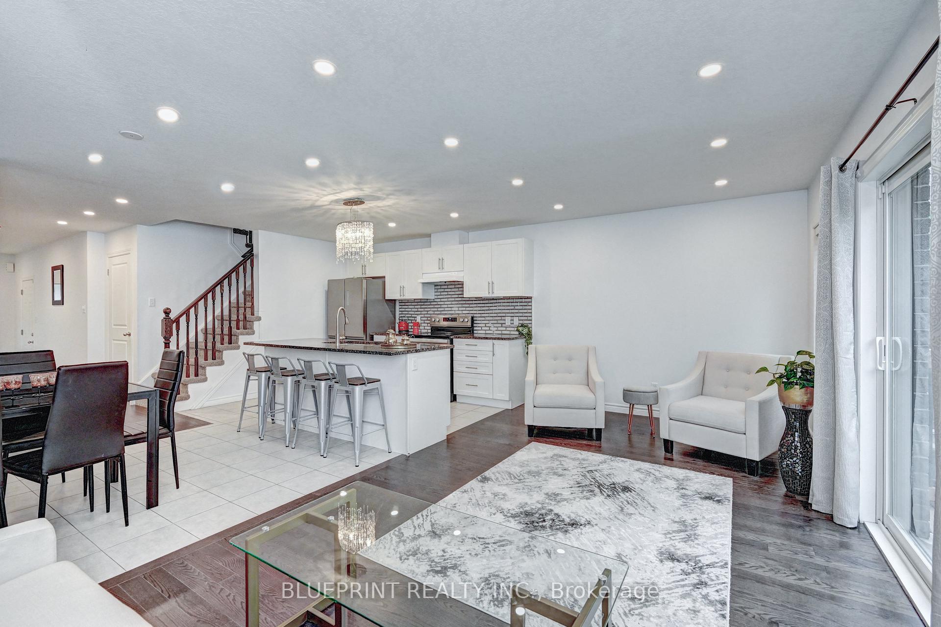 Photo 11 of 51 Woodedge Circle, Kitchener — HOMEH