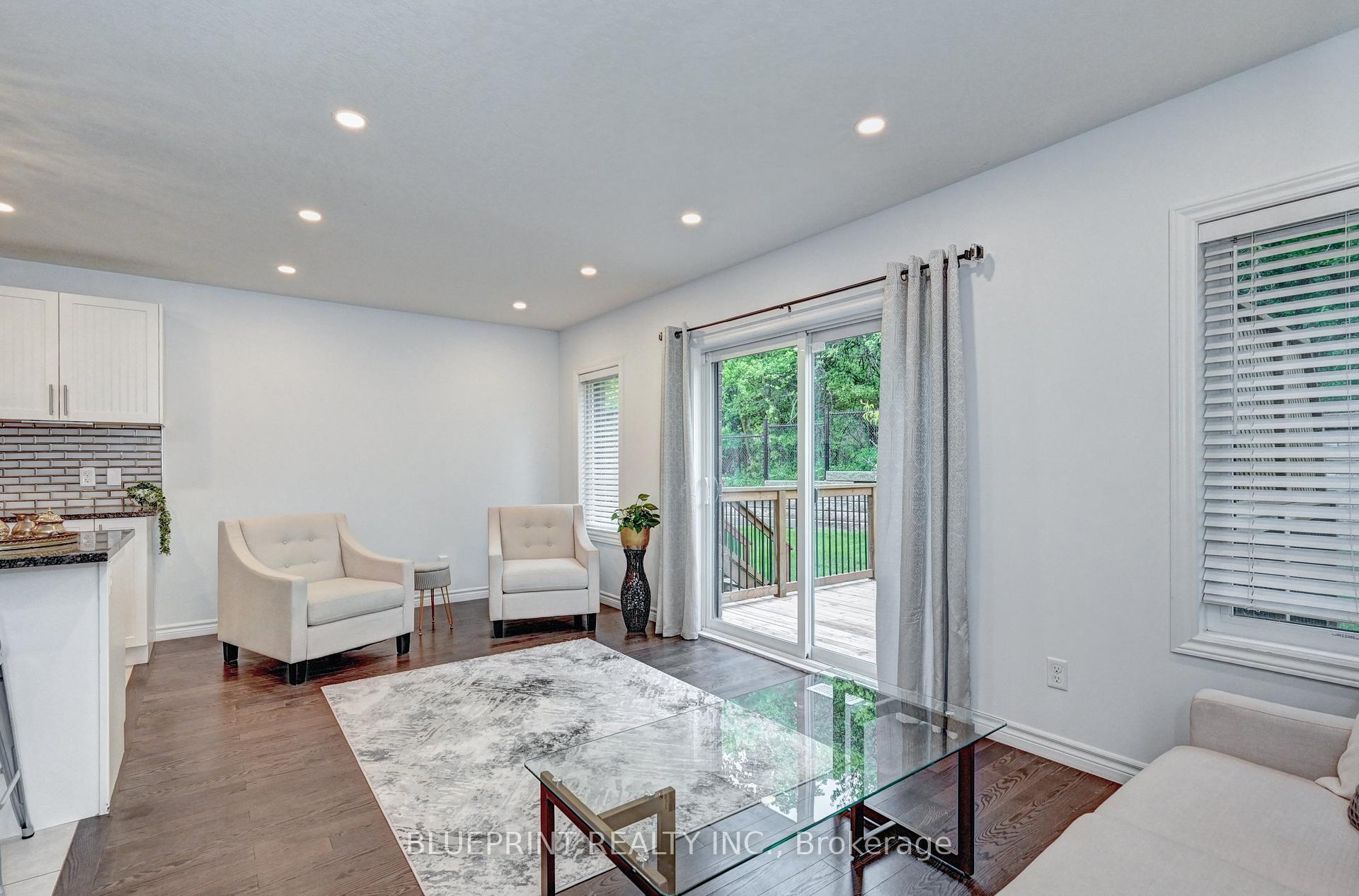 Photo 12 of 51 Woodedge Circle, Kitchener — HOMEH